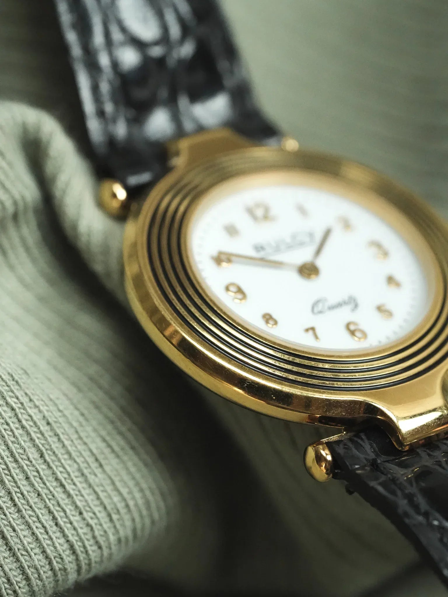 Rulcy - Disco volante laqué noir Plaqué or Cornes centrales - 1990s - Atelier Victor