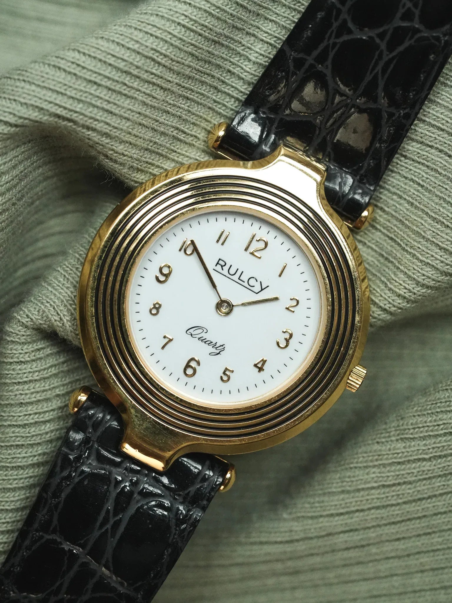 Rulcy - Disco volante laqué noir Plaqué or Cornes centrales - 1990s - Atelier Victor