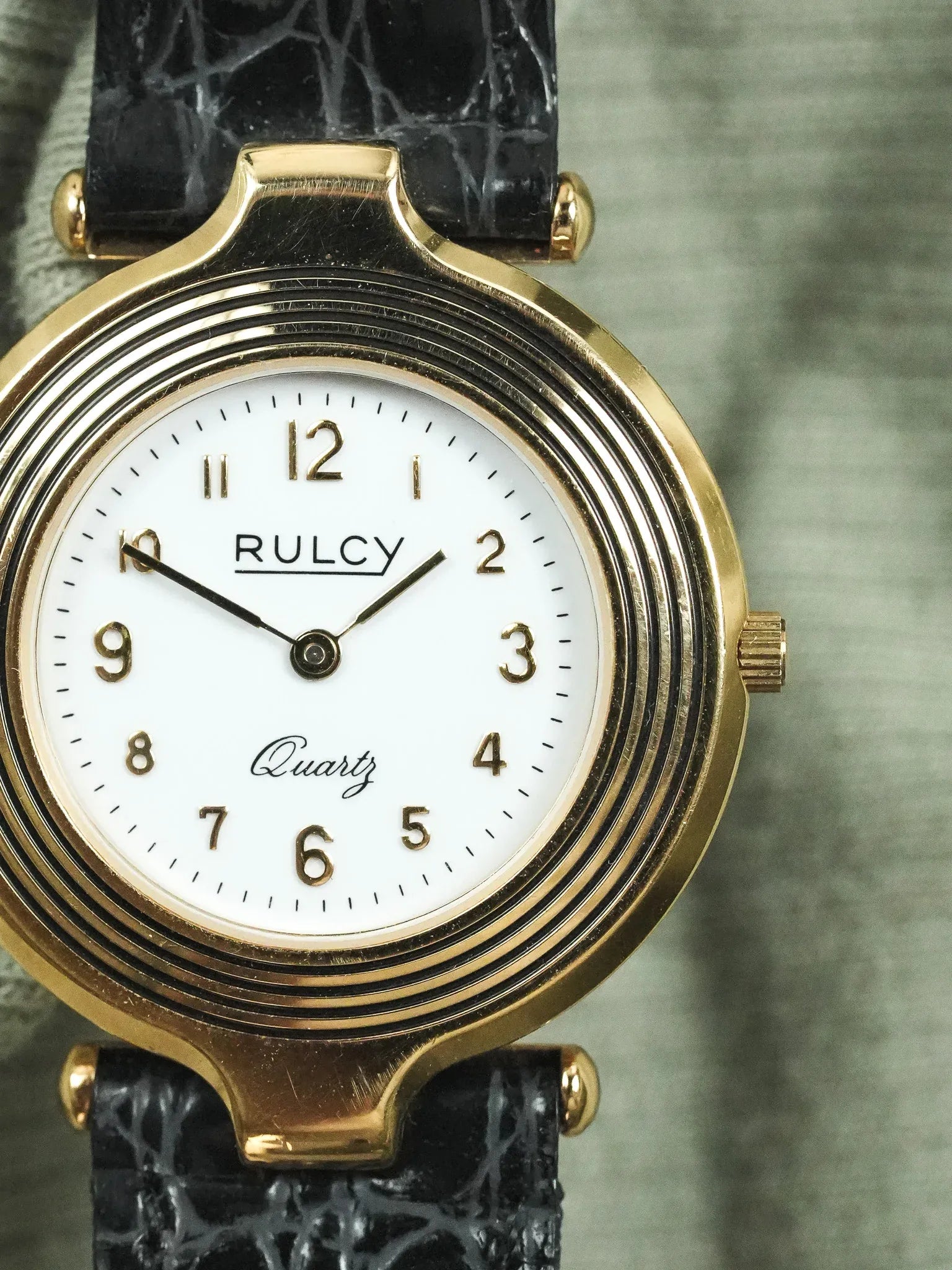 Rulcy - Disco volante laqué noir Plaqué or Cornes centrales - 1990s - Atelier Victor - Vintage Shop