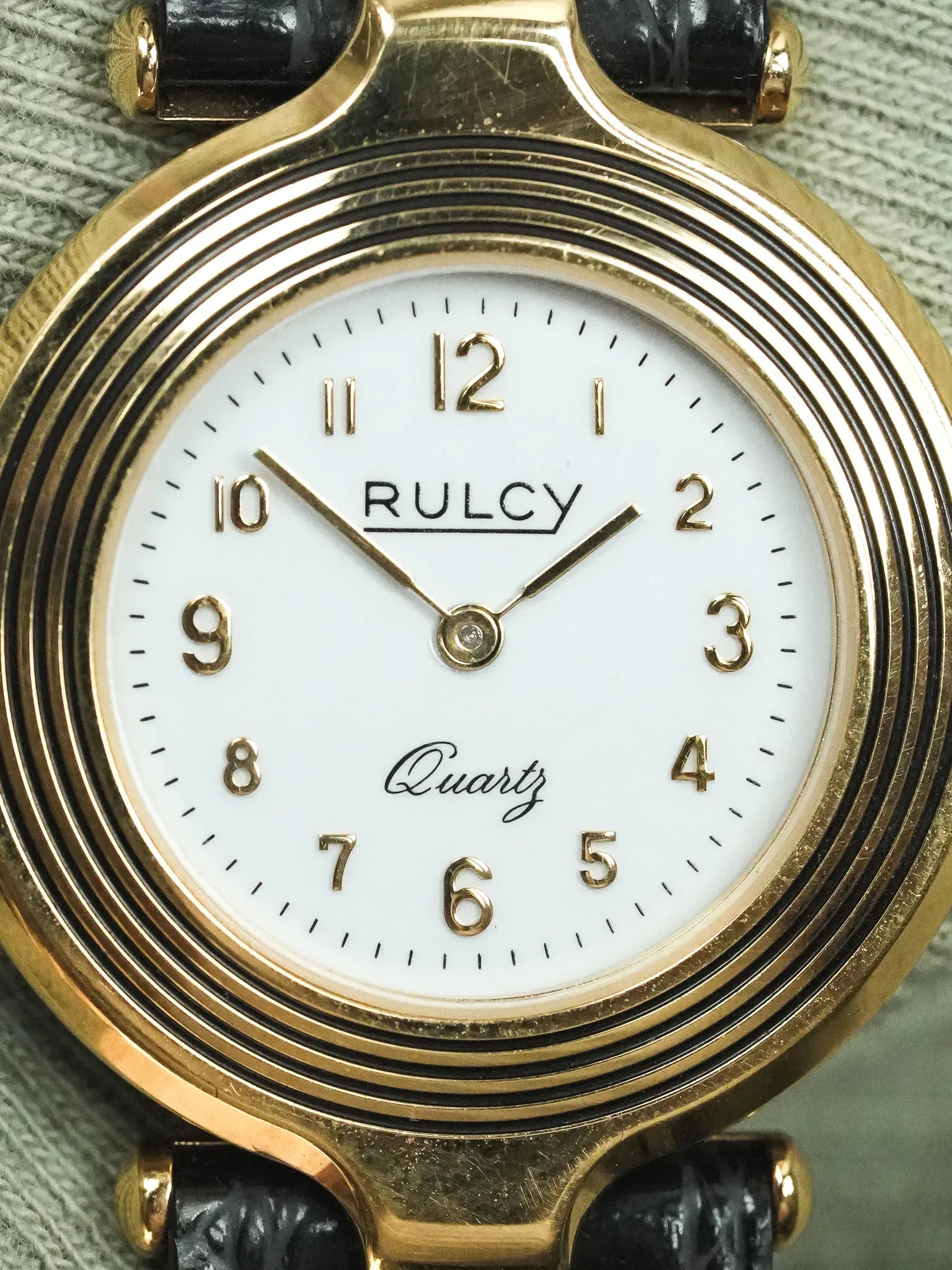 Rulcy - Disco volante laqué noir Plaqué or Cornes centrales - 1990s - Atelier Victor - Vintage Shop