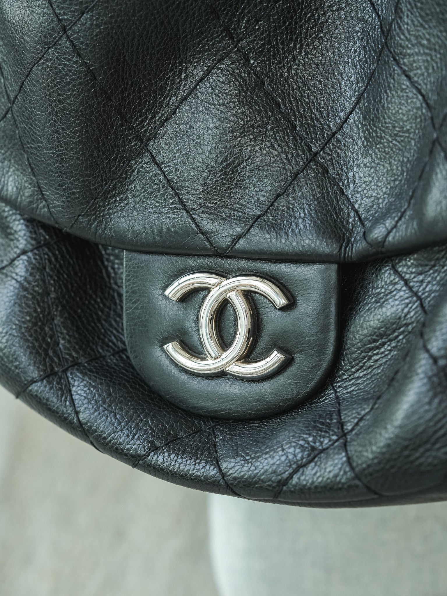 Sac à Main Chanel Matelassé Vintage Cuir de Veau Grainé Noir - Femme - Atelier Victor