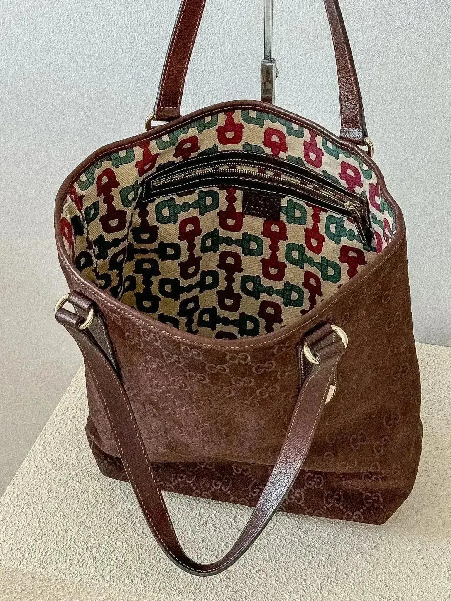 Sac à Main Gucci Suede Marron Motif GG - Atelier Victor