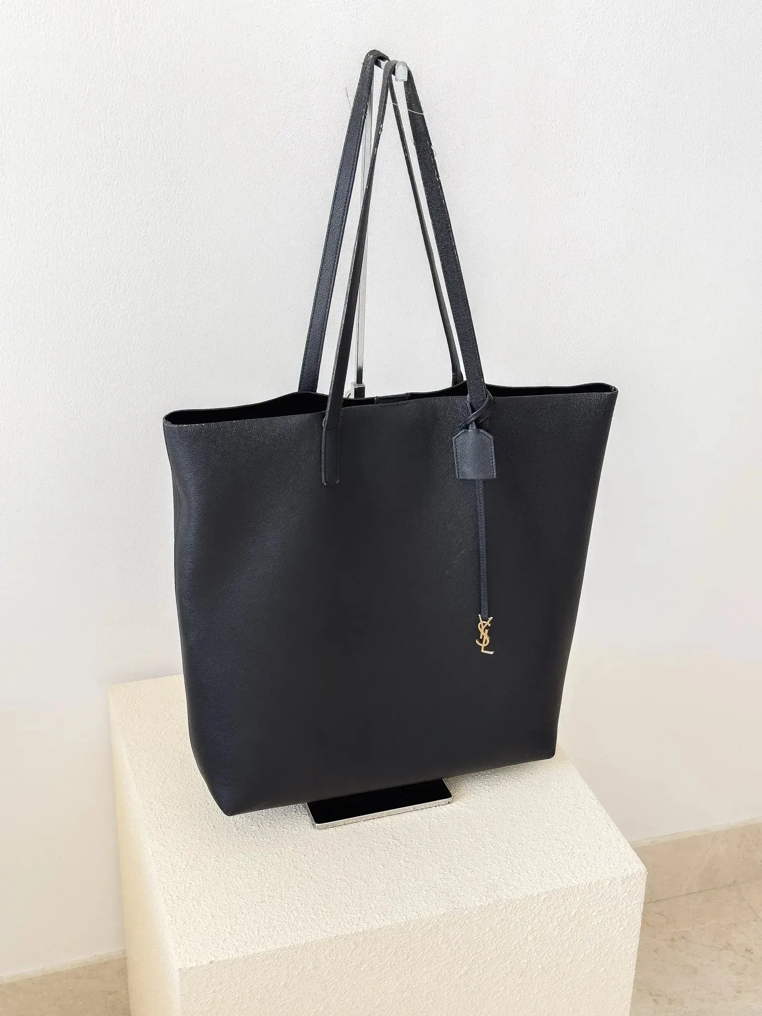 Saint Laurent - Cabas en cuir souple noir - Atelier Victor - Vintage Shop