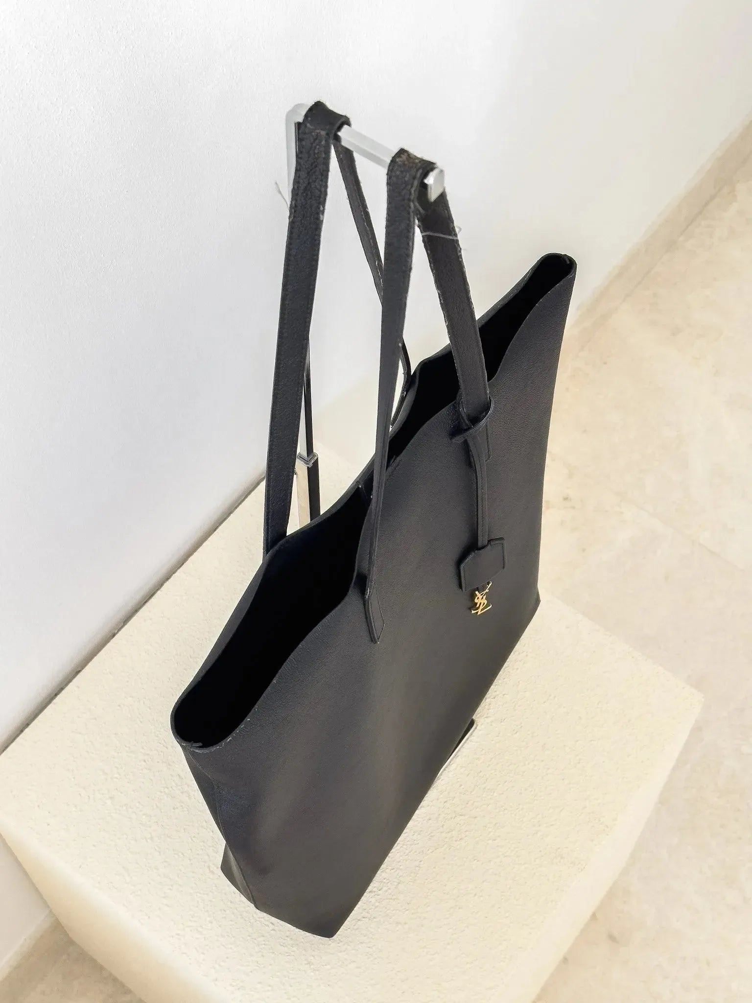Saint Laurent - Cabas en cuir souple noir - Atelier Victor - Vintage Shop