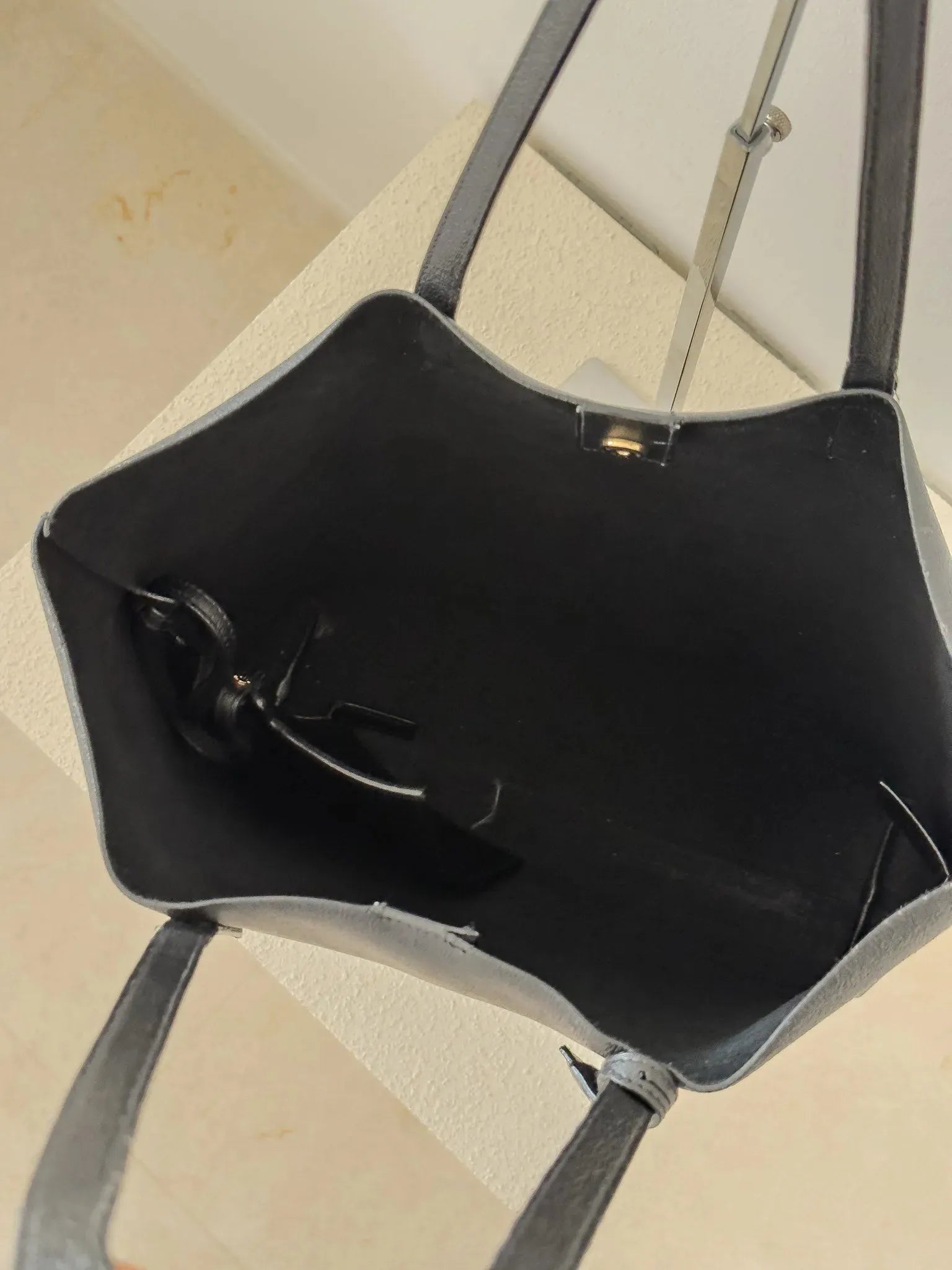 Saint Laurent - Cabas en cuir souple noir - Atelier Victor - Vintage Shop