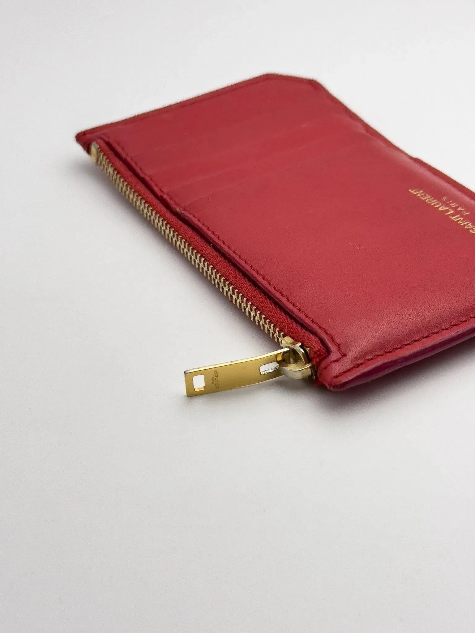 Saint Laurent - Portefeuille en cuir rouge - Atelier Victor Paris - Vintage Watch Shop Dubai