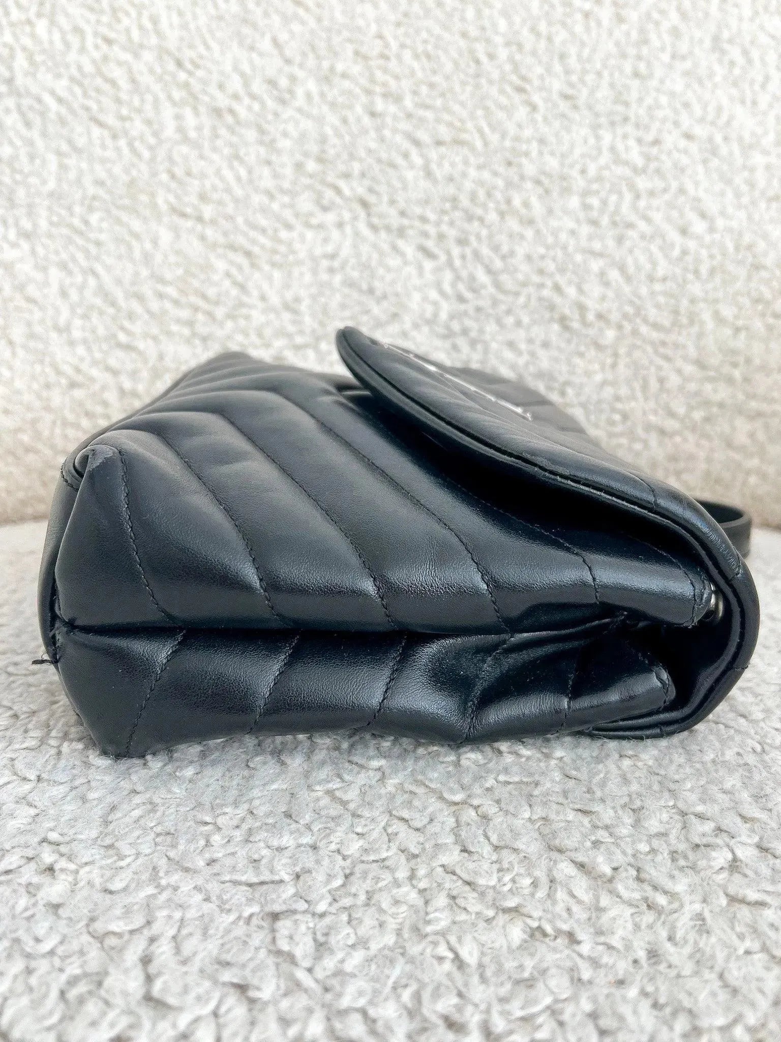 Saint Laurent - Sac bandoulière Loulou - Atelier Victor Paris - Vintage Watch Shop Dubai