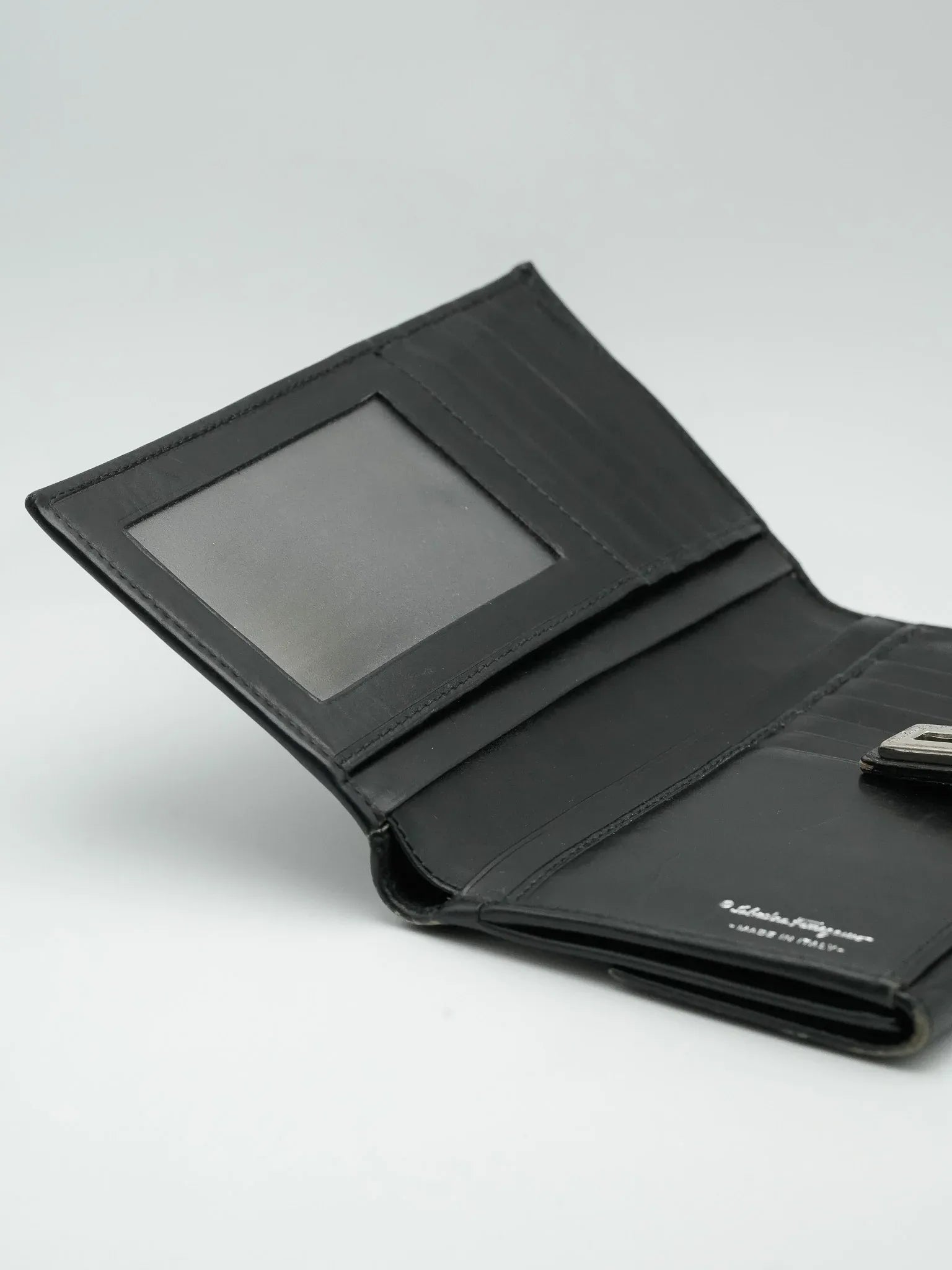 Salvatore Ferragamo - Portefeuille cuir noir - Atelier Victor