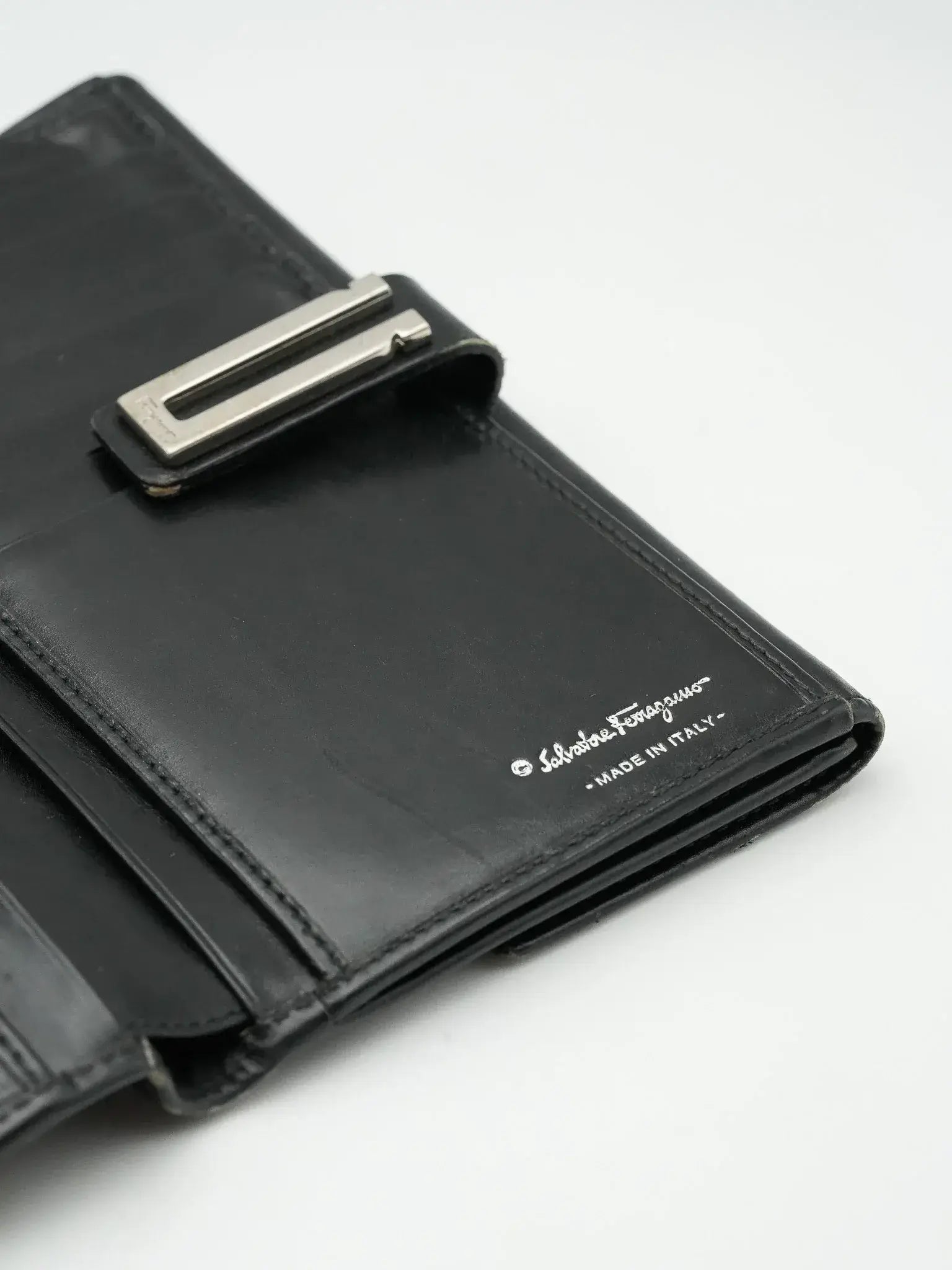 Salvatore Ferragamo - Portefeuille cuir noir - Atelier Victor