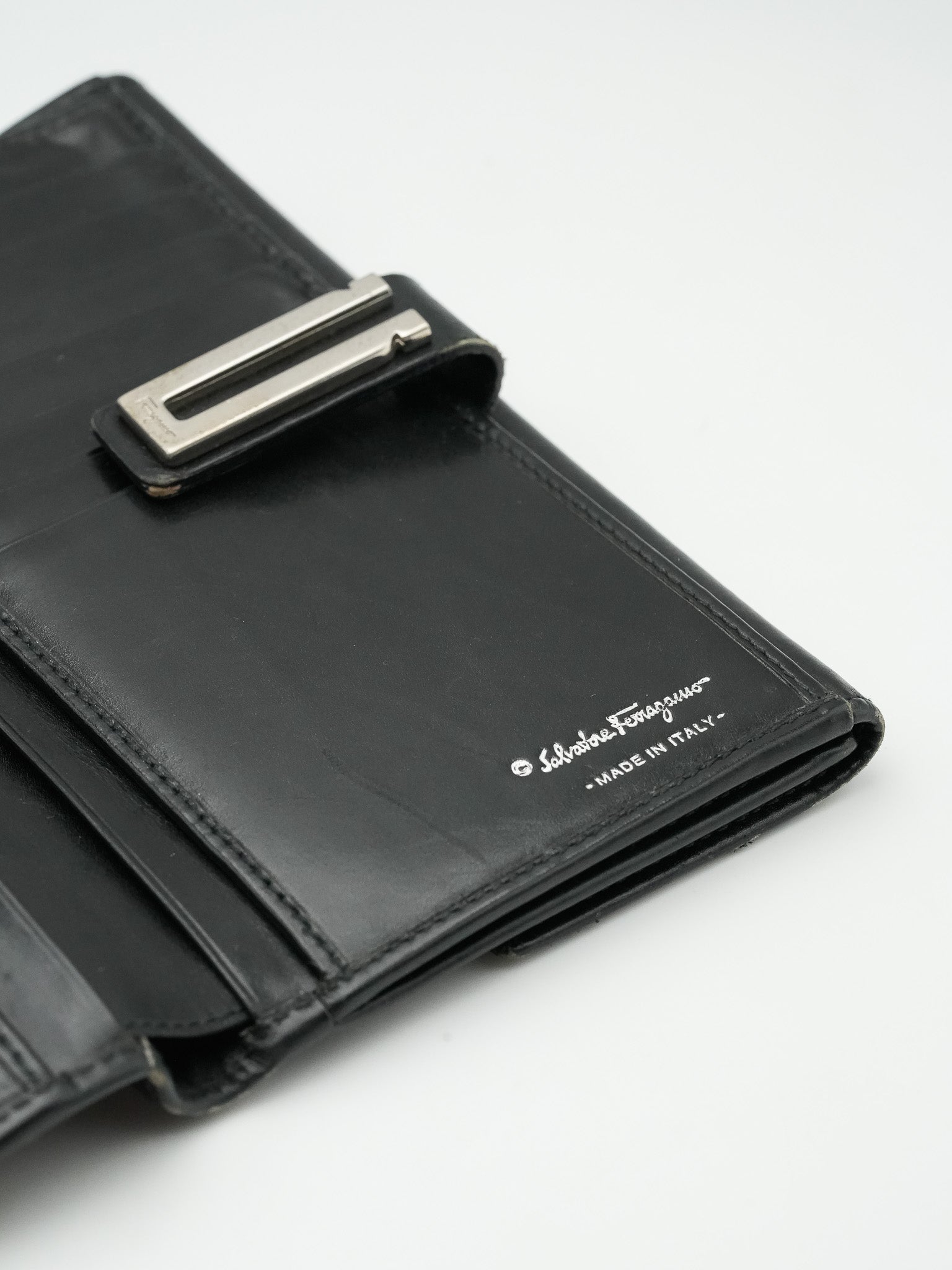 Salvatore Ferragamo - Portefeuille cuir noir - Atelier Victor - Vintage Shop