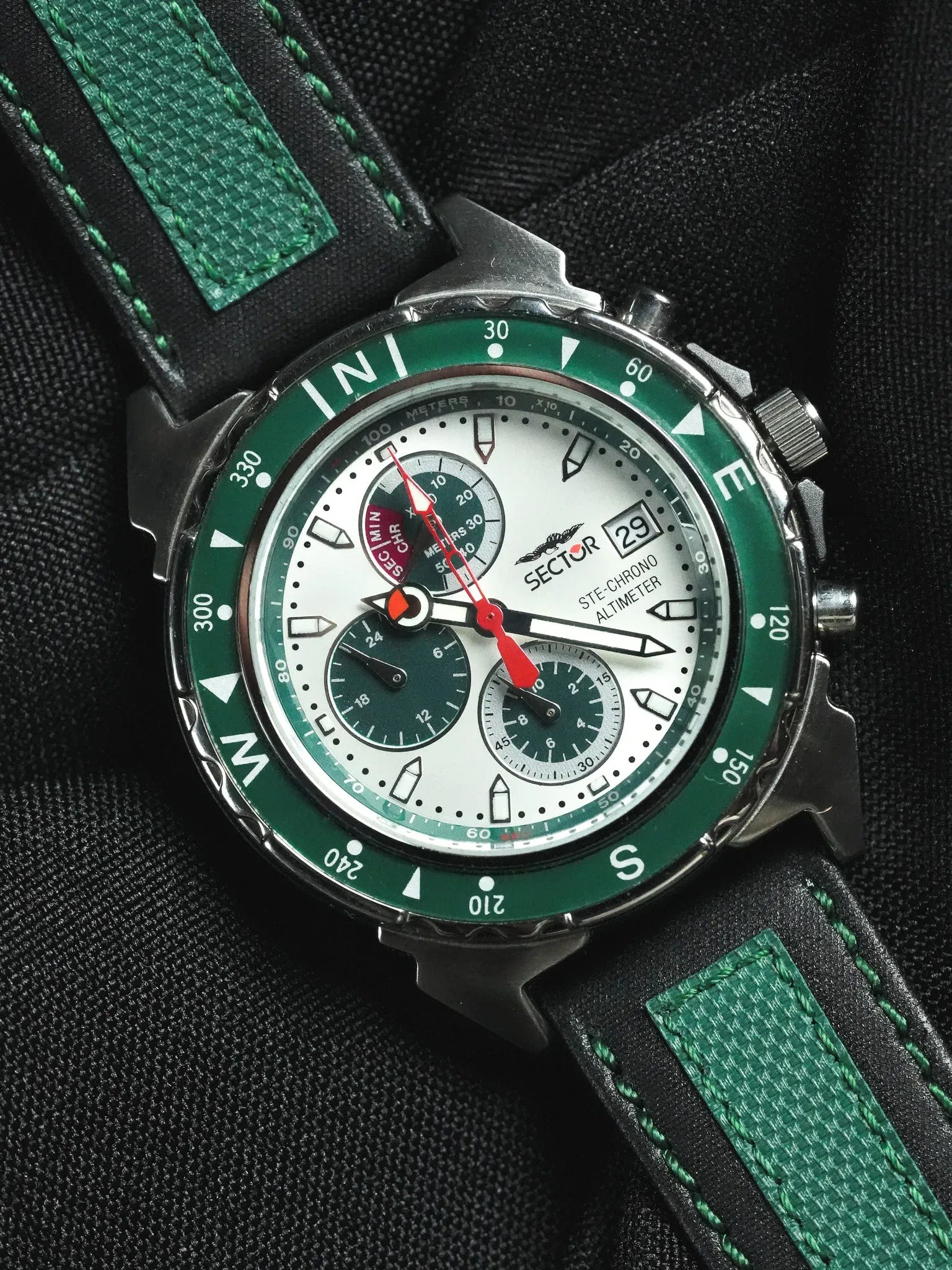 Sector - Chronographe Vert Acier Cornes Scarab - Neuve de stock - 1990s - Atelier Victor - Vintage Shop