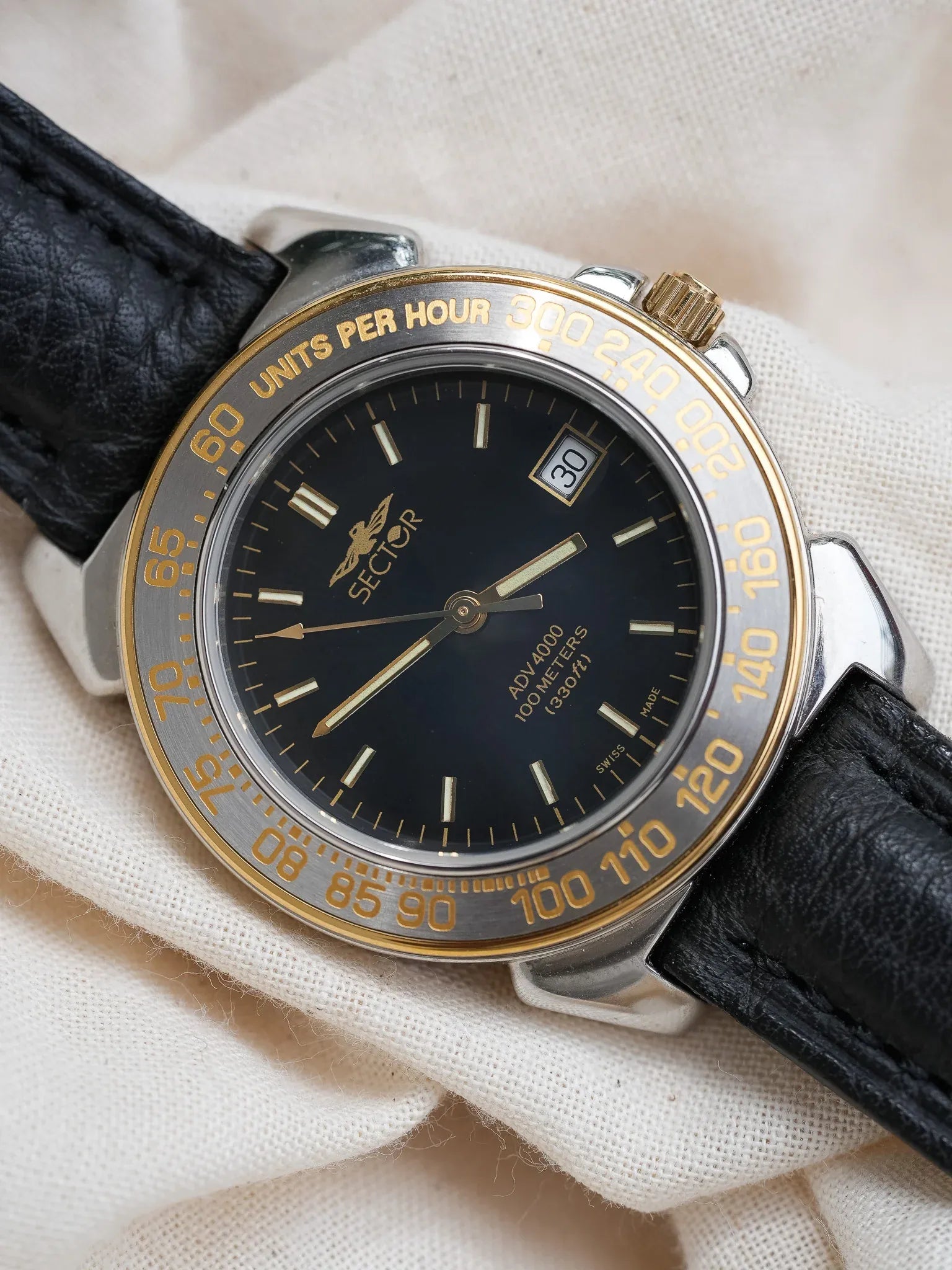Sector - Scarab Acier Or Cadran Noir - NOS - 1980s - Atelier Victor - Vintage Shop
