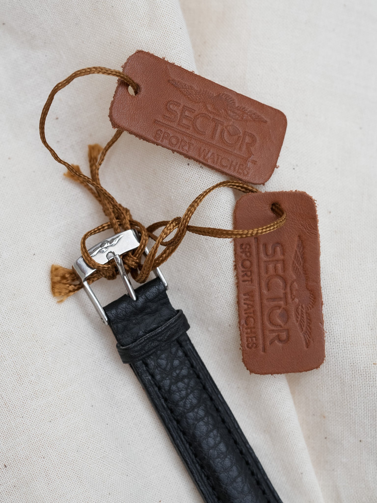 Sector - Scarab Acier Or Cadran Noir - NOS - 1980s - Atelier Victor - Vintage Shop