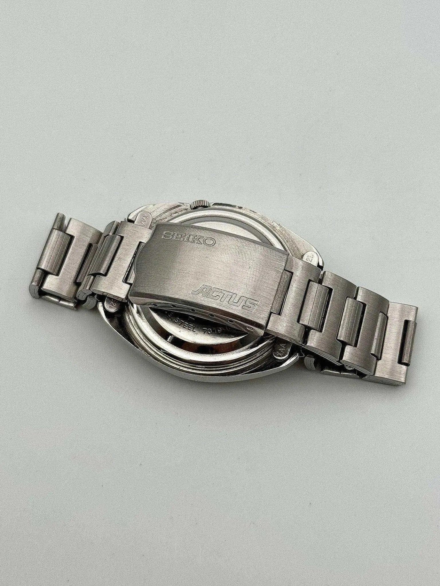 Seiko - 5 Actus Red Kanji - 1974 - Atelier Victor Paris - Vintage Watch Shop Dubai