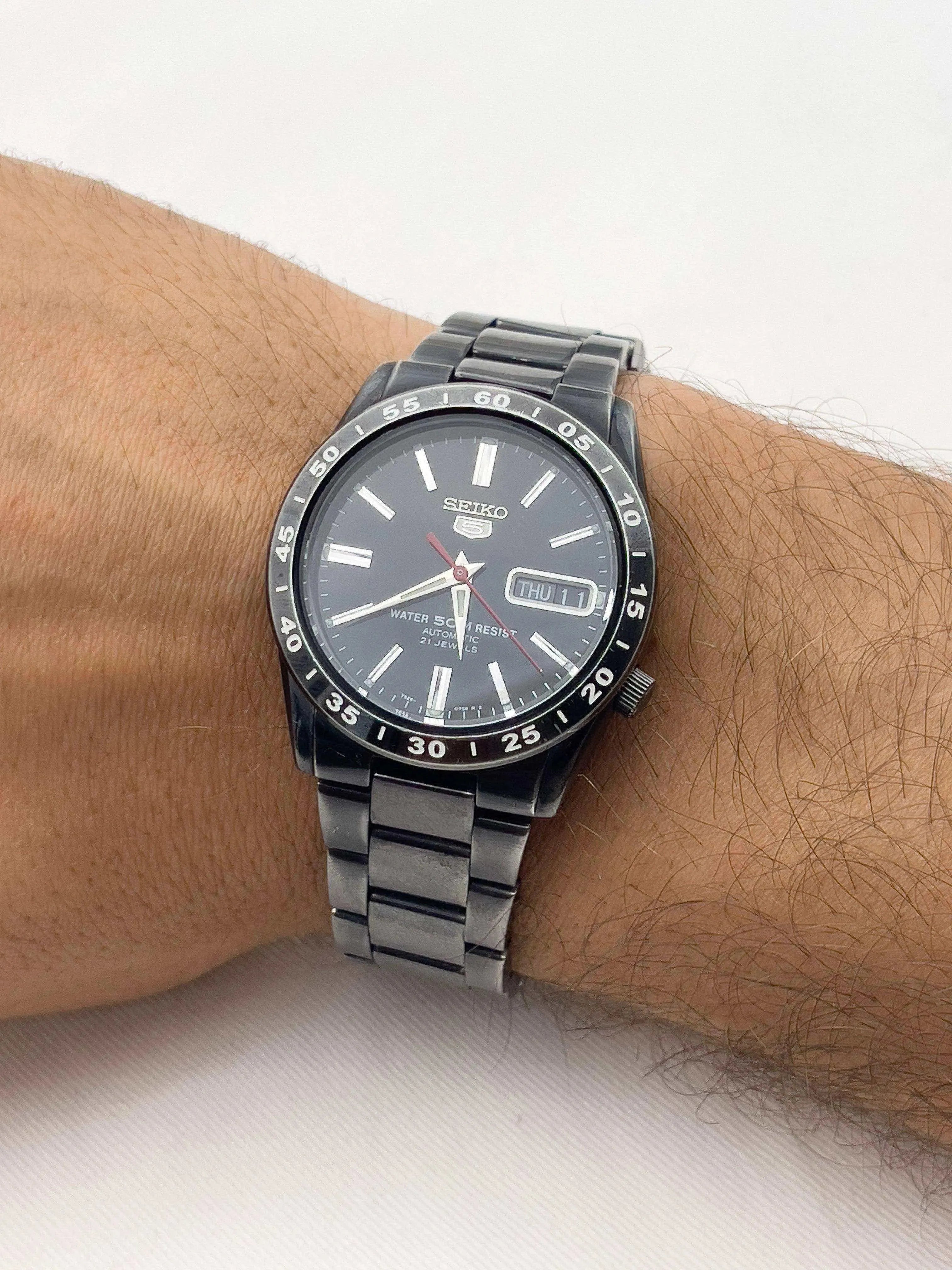Seiko 5 - Black PVD - 00’s - Atelier Victor Paris - Vintage Watch Shop Dubai