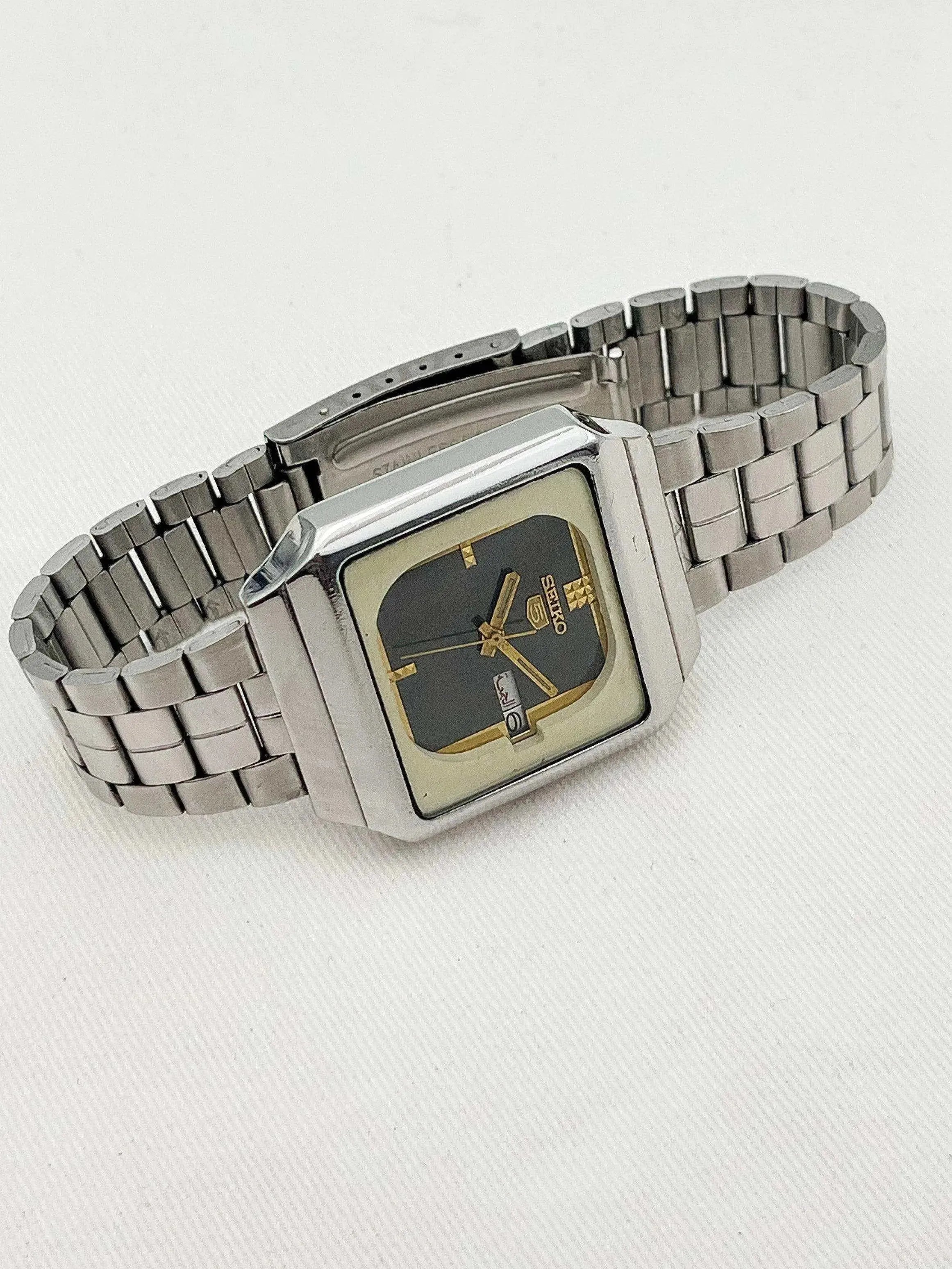 Seiko 5 - Two Level Black And Gold - 1981 - Atelier Victor Paris - Vintage Watch Shop Dubai