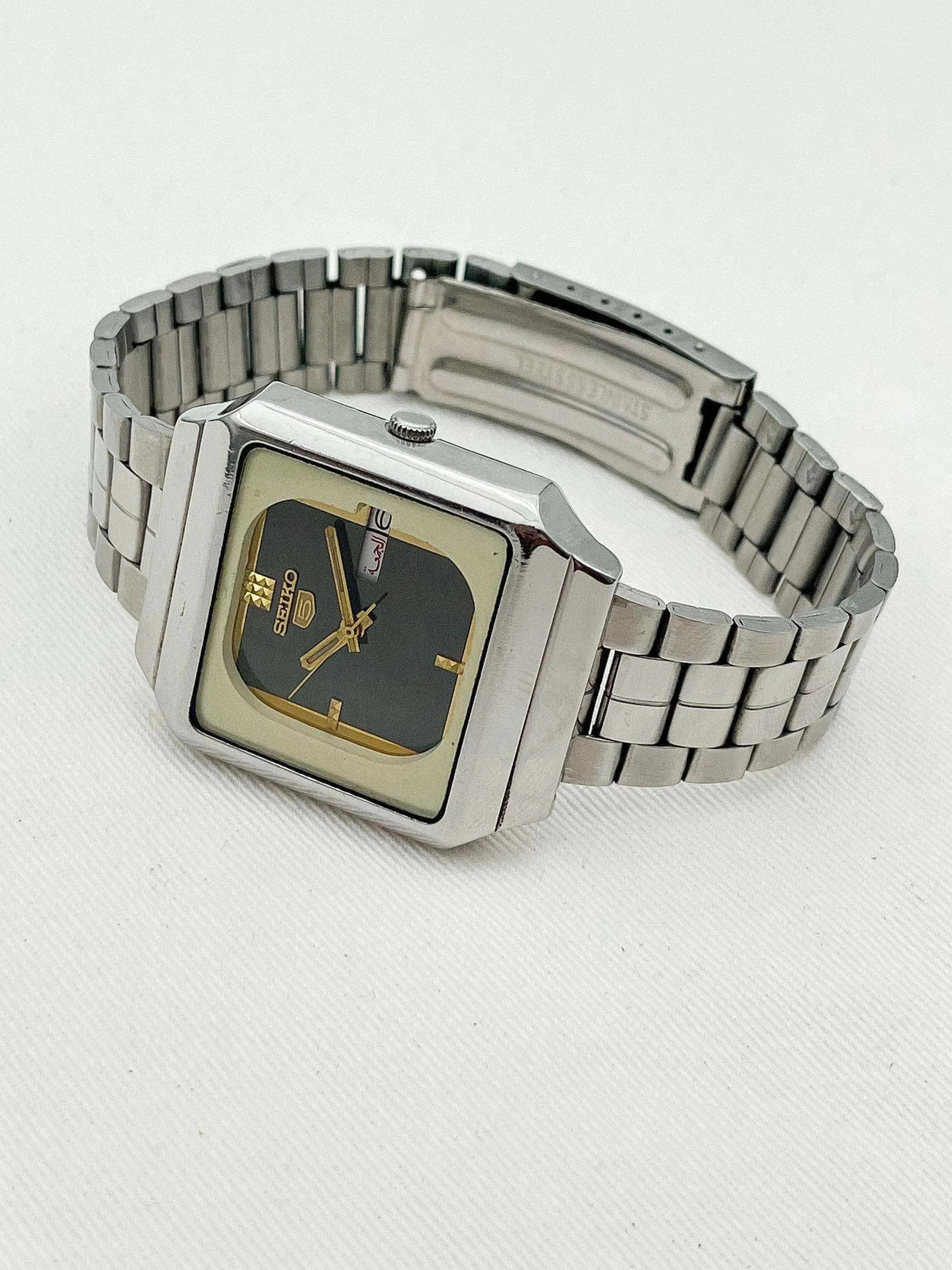 Seiko 5 - Two Level Black And Gold - 1981 - Atelier Victor Paris - Vintage Watch Shop Dubai