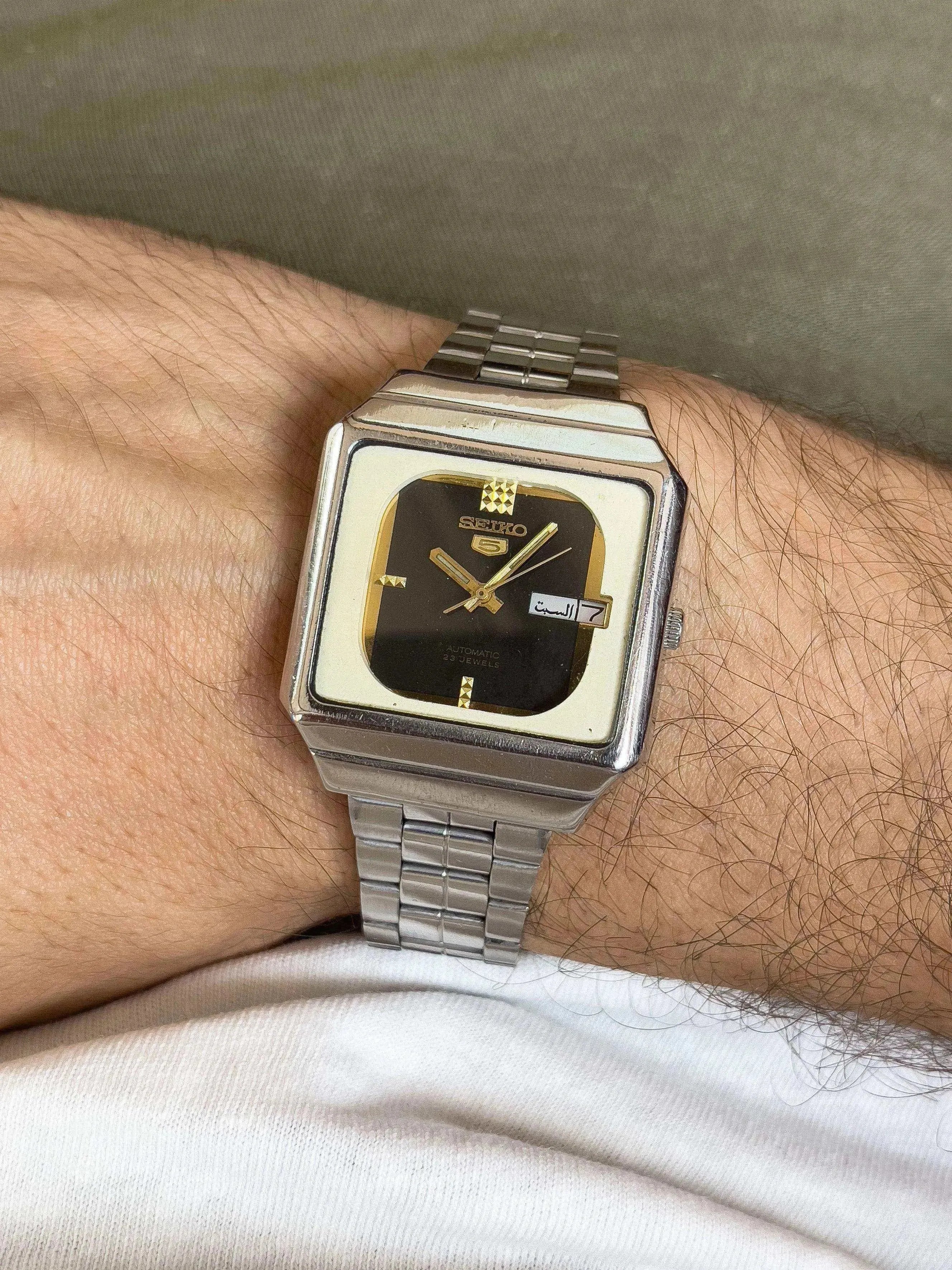 Seiko 5 - Two Level Black And Gold - 1981 - Atelier Victor Paris - Vintage Watch Shop Dubai