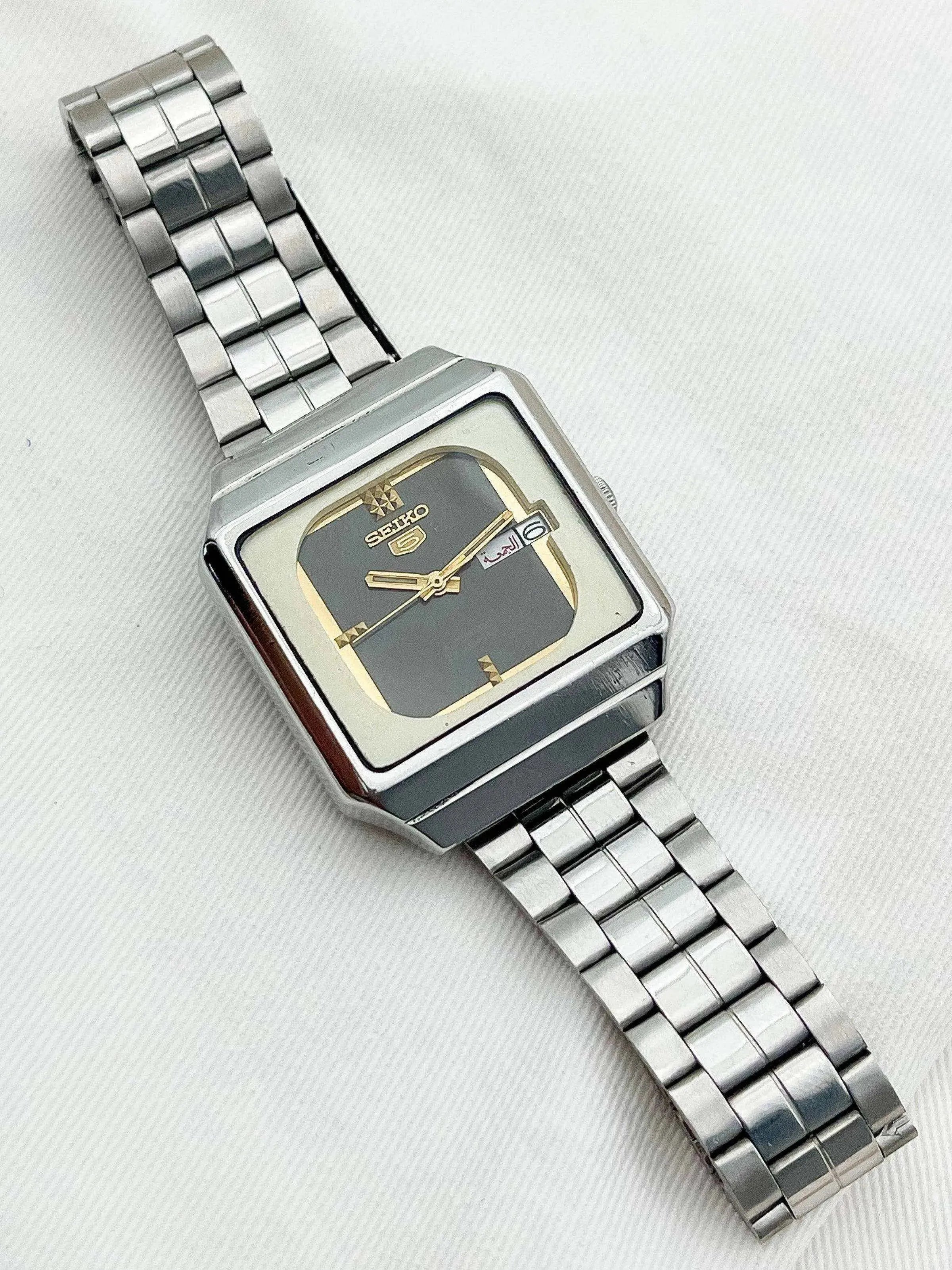 Seiko 5 - Two Level Black And Gold - 1981 - Atelier Victor Paris - Vintage Watch Shop Dubai