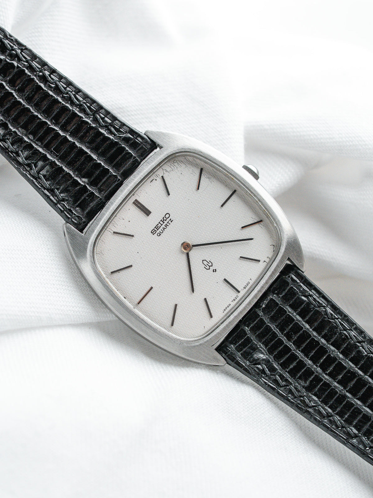 Seiko Quartz vintage watch with silver dial and black textured strap