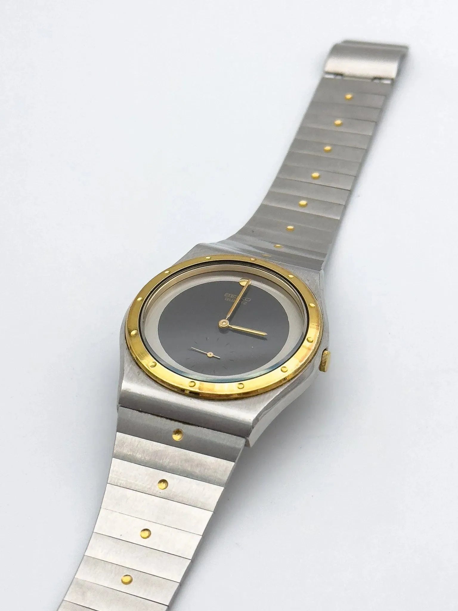 Seiko - Acier Gold Point - 1982 - Atelier Victor Paris - Vintage Watch Shop Dubai