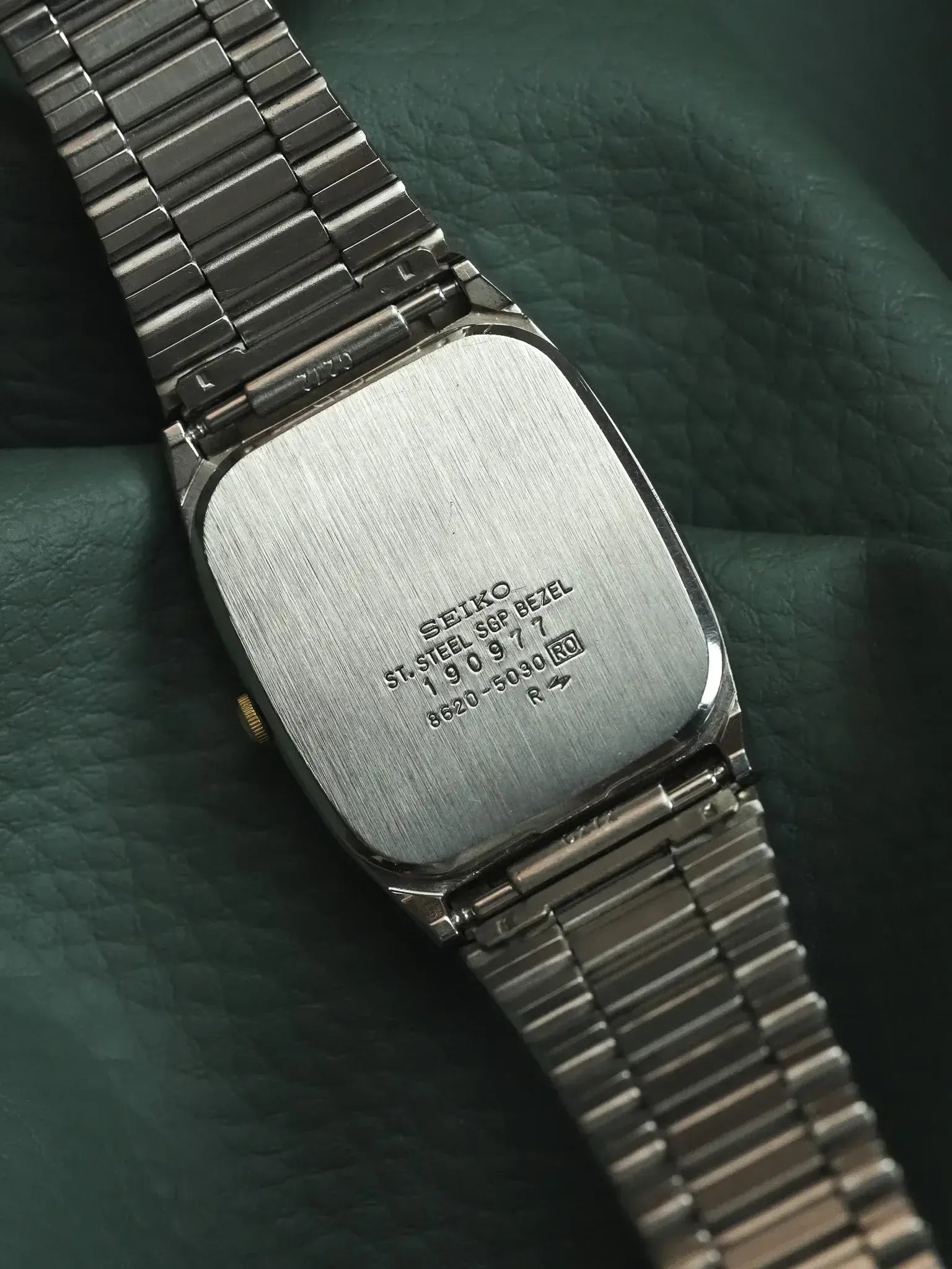 Seiko - Acier lunette or avec bracelet intégré - 1981 - Atelier Victor