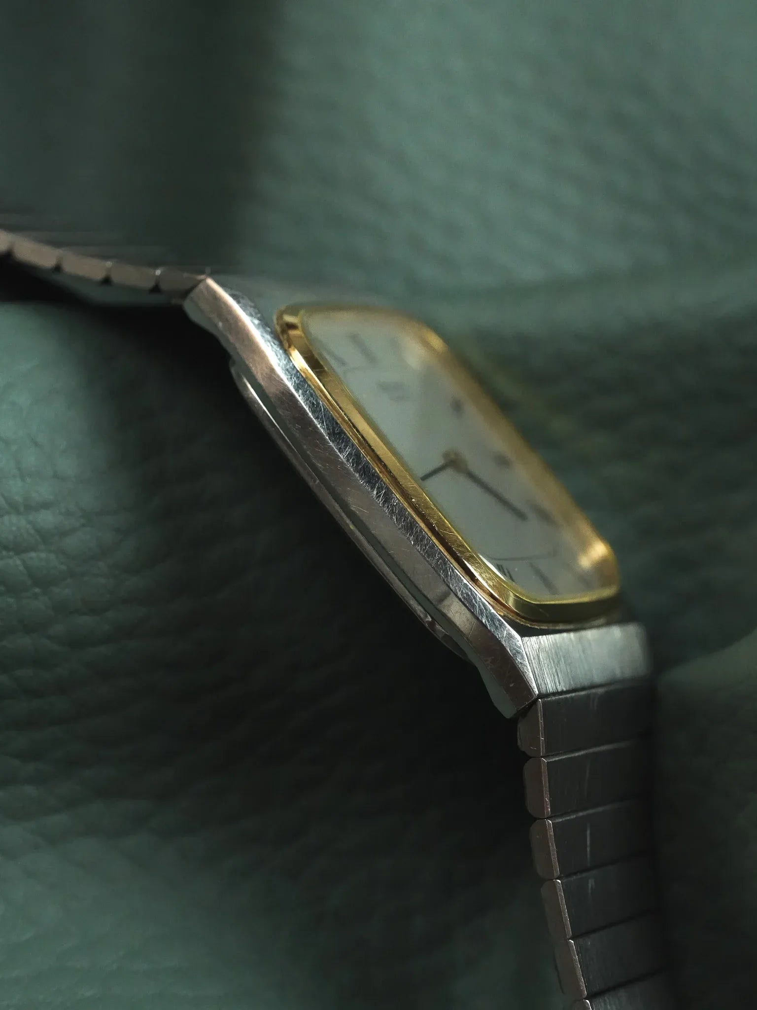 Seiko - Acier lunette or avec bracelet intégré - 1981 - Atelier Victor