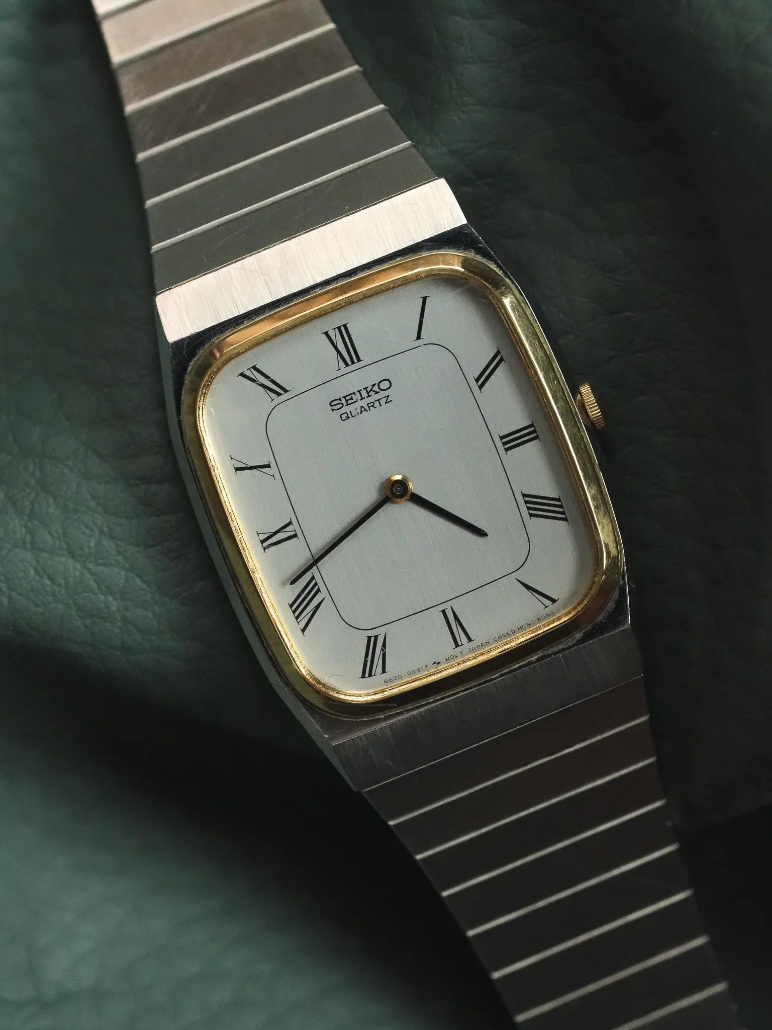 Seiko - Acier lunette or avec bracelet intégré - 1981 - Atelier Victor - Vintage Shop