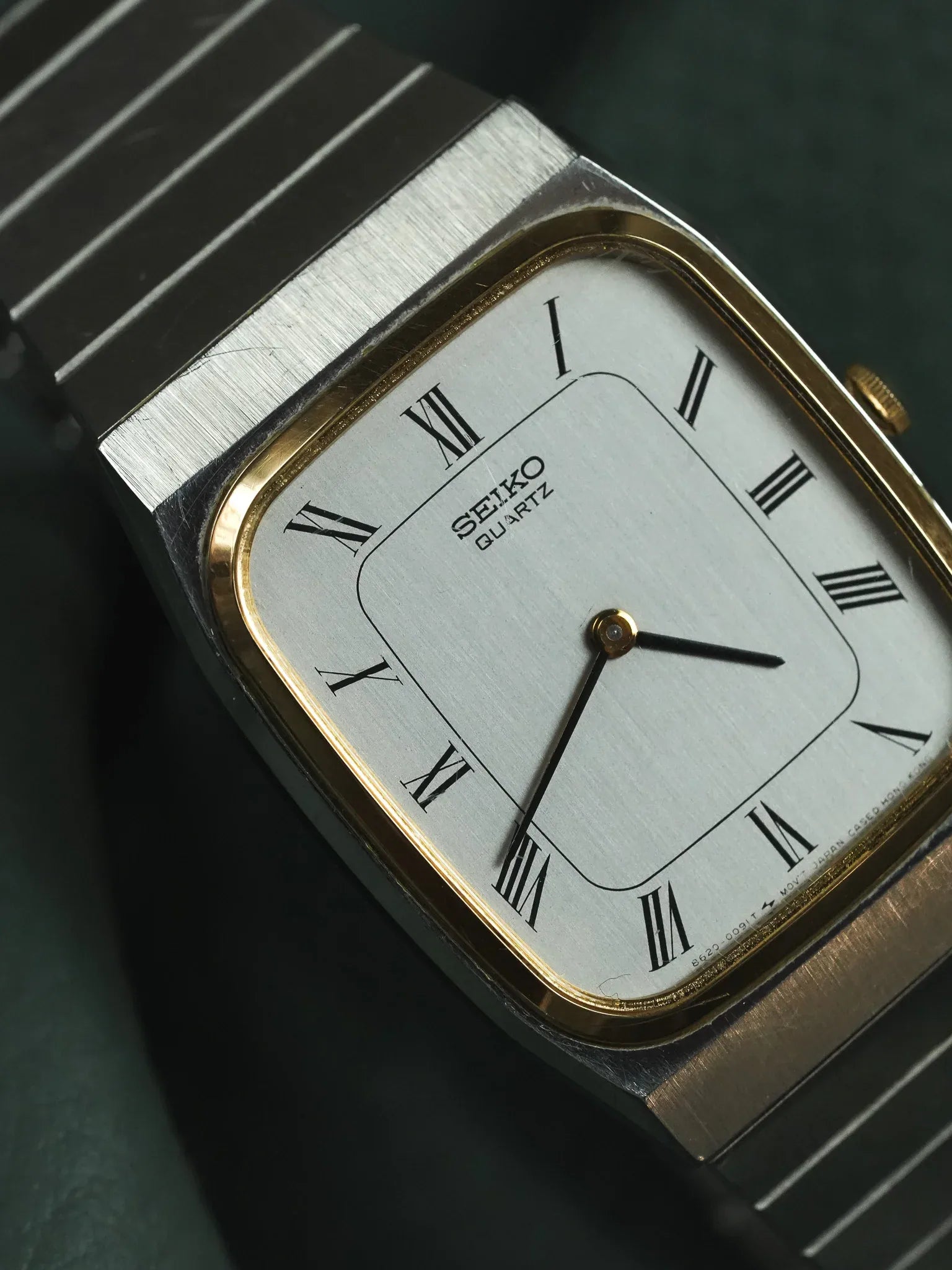 Seiko - Acier lunette or avec bracelet intégré - 1981 - Atelier Victor - Vintage Shop