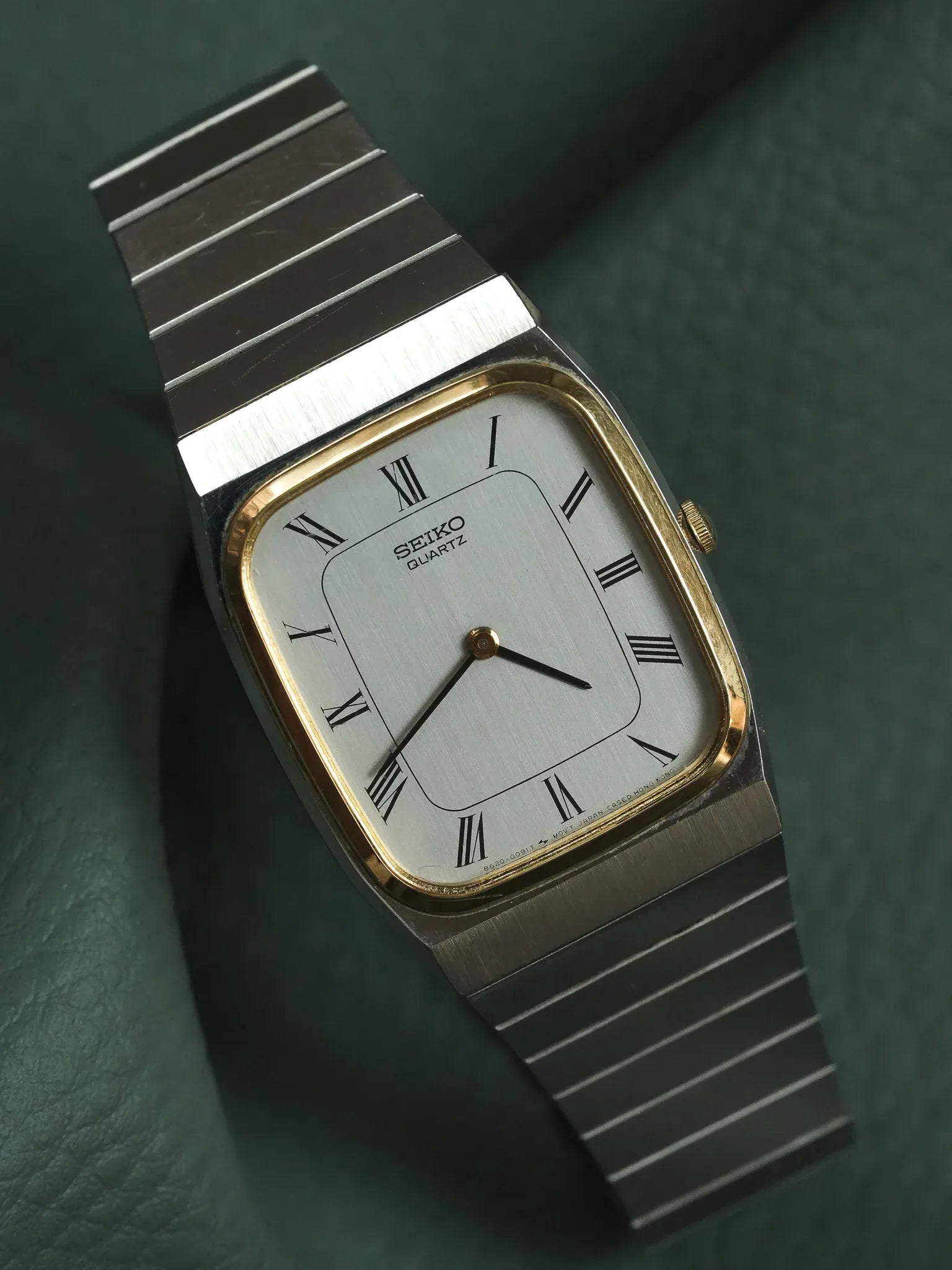 Seiko - Acier lunette or avec bracelet intégré - 1981 - Atelier Victor - Vintage Shop