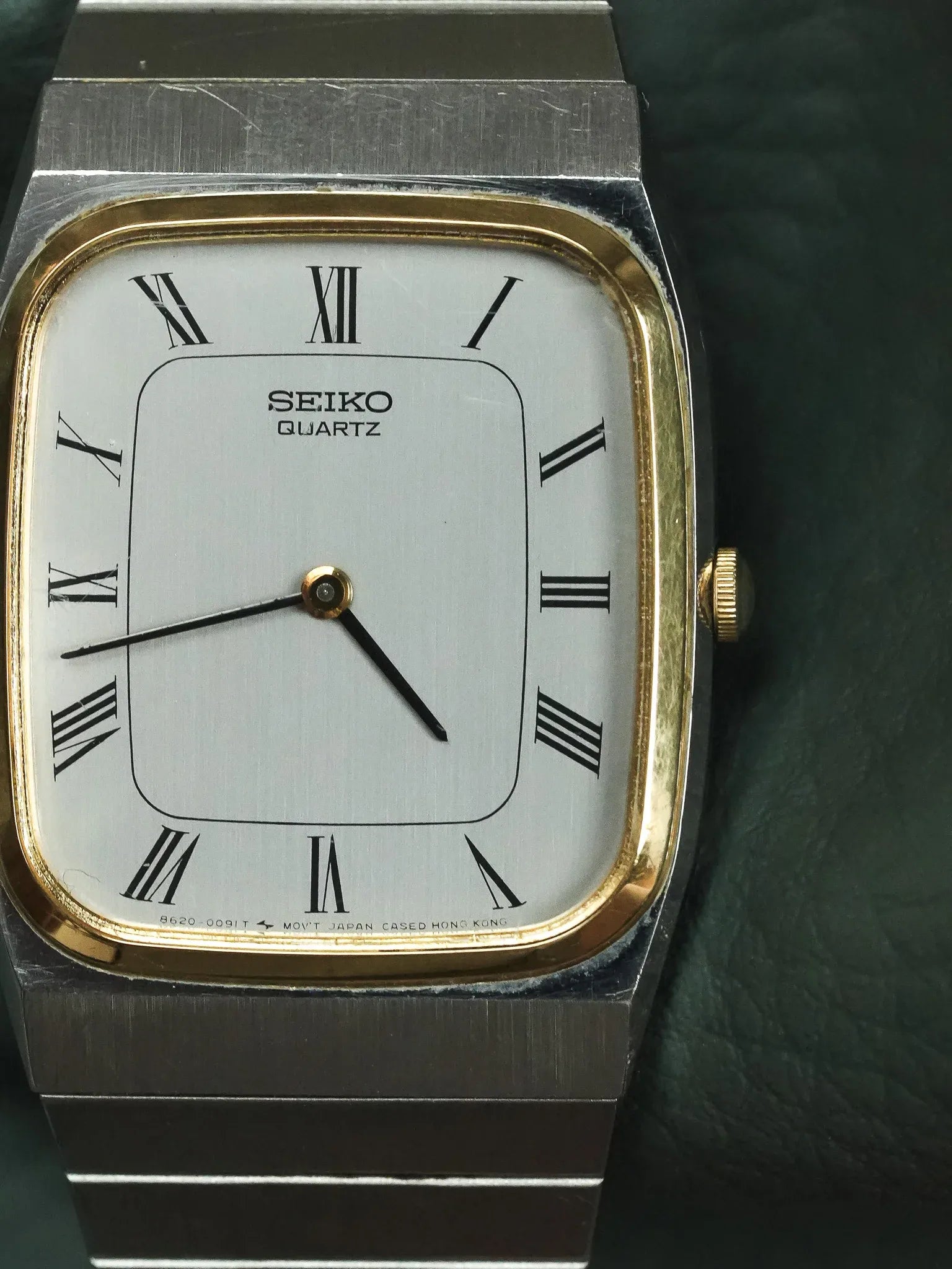 Seiko - Acier lunette or avec bracelet intégré - 1981 - Atelier Victor - Vintage Shop