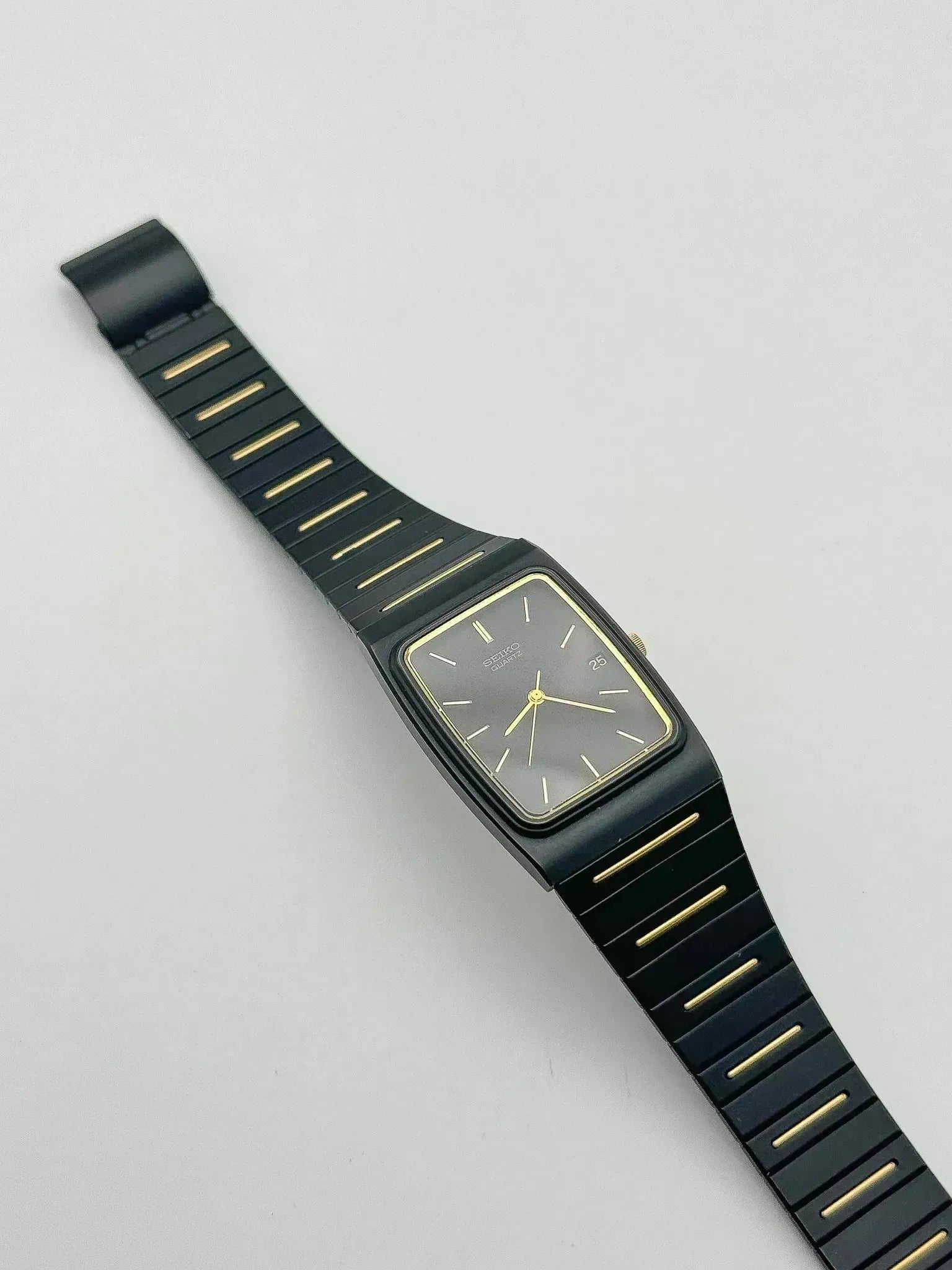 Seiko - Acier PVD Noir & Or Date - 1994 - Atelier Victor