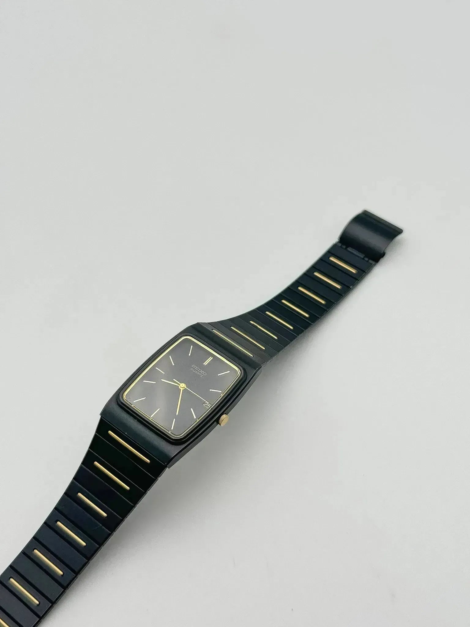 Seiko - Acier PVD Noir & Or Date - 1994 - Atelier Victor