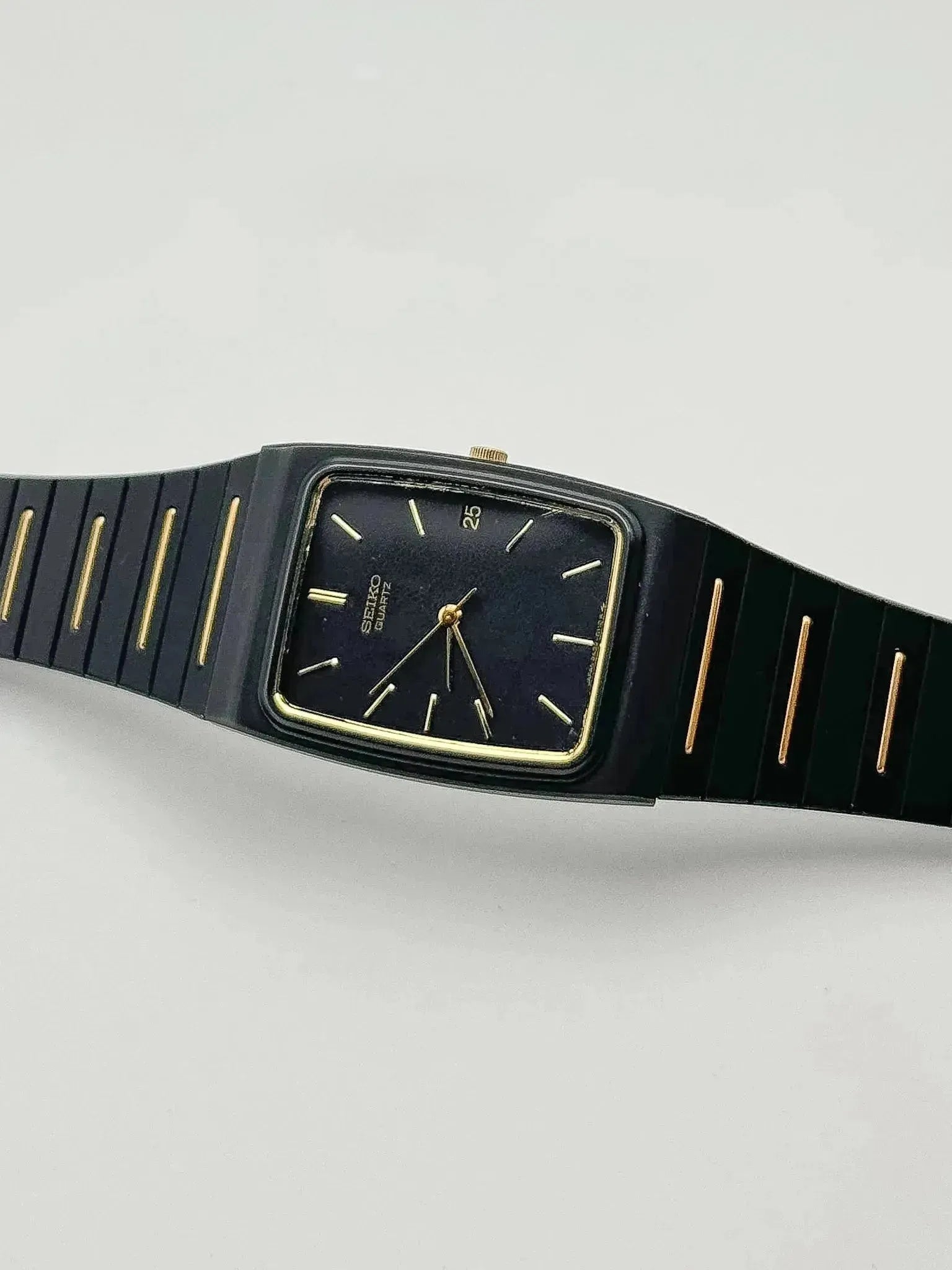 Seiko - Acier PVD Noir & Or Date - 1994 - Atelier Victor Paris - Vintage Watch Shop Dubai