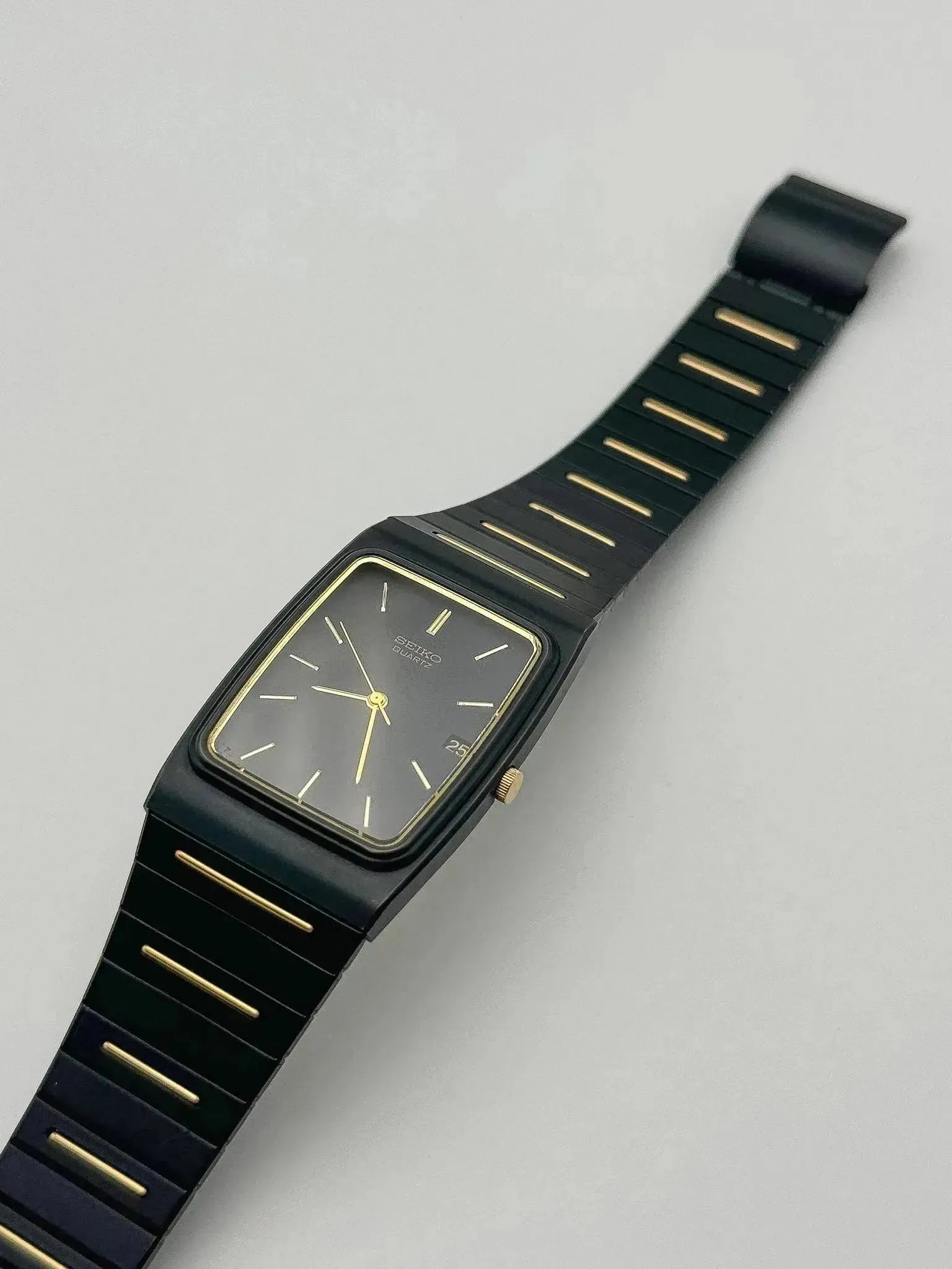 Seiko - Acier PVD Noir & Or Date - 1994 - Atelier Victor Paris - Vintage Watch Shop Dubai