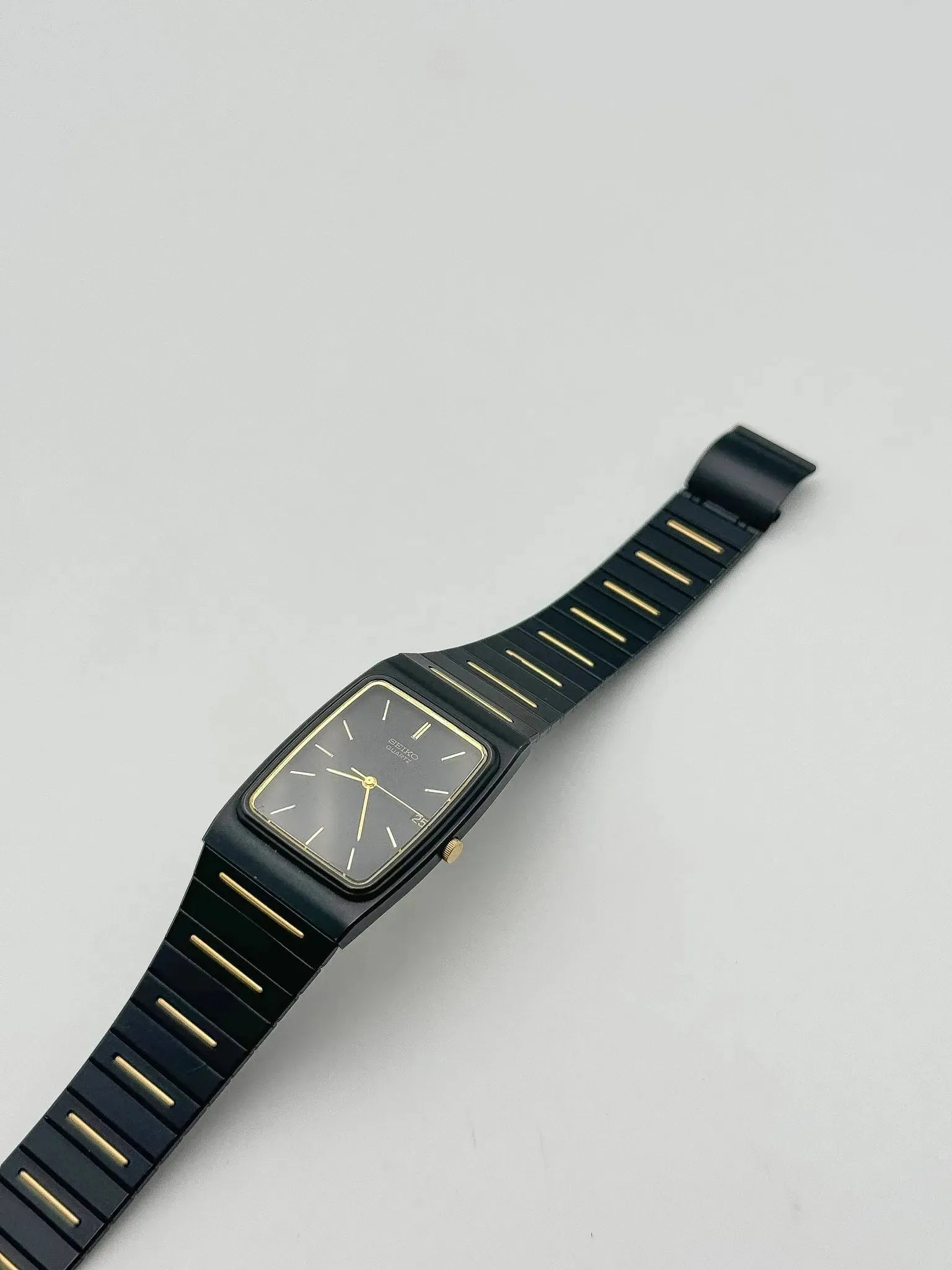 Seiko - Acier PVD Noir & Or Date - 1994 - Atelier Victor - Vintage Shop