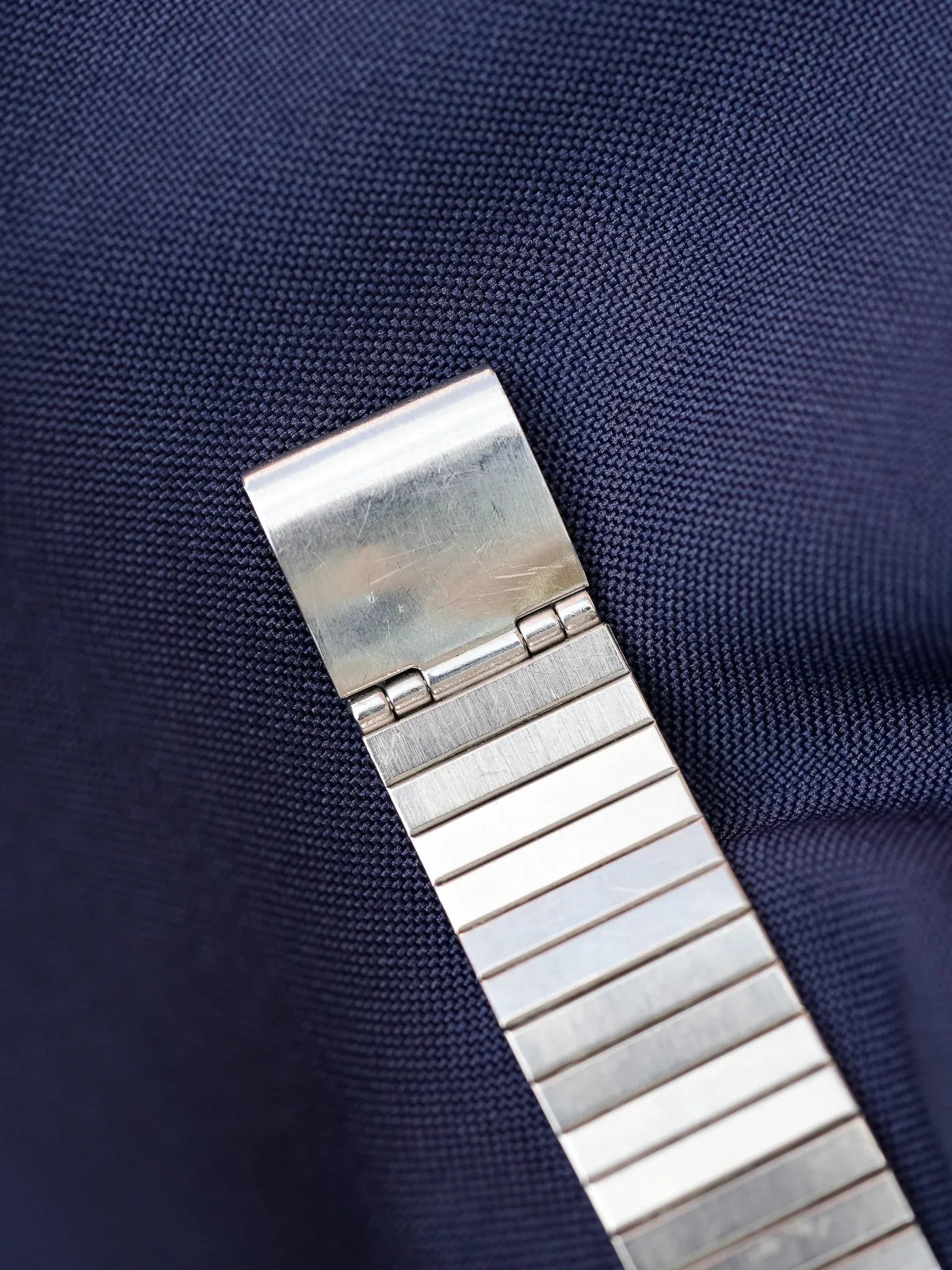 Seiko - Acier Rectangulaire Cadran Argent Index Or - 1984 - Atelier Victor - Vintage Shop