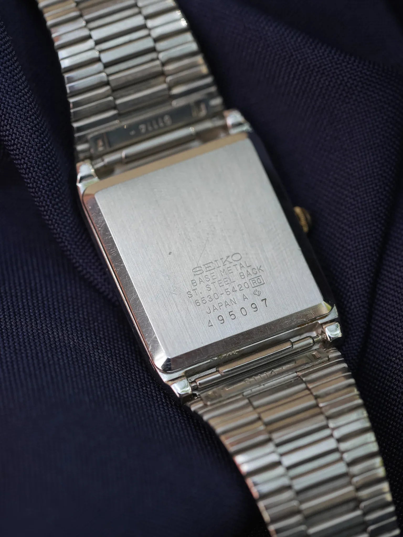 Seiko - Acier Rectangulaire Cadran Argent Index Or - 1984 - Atelier Victor - Vintage Shop