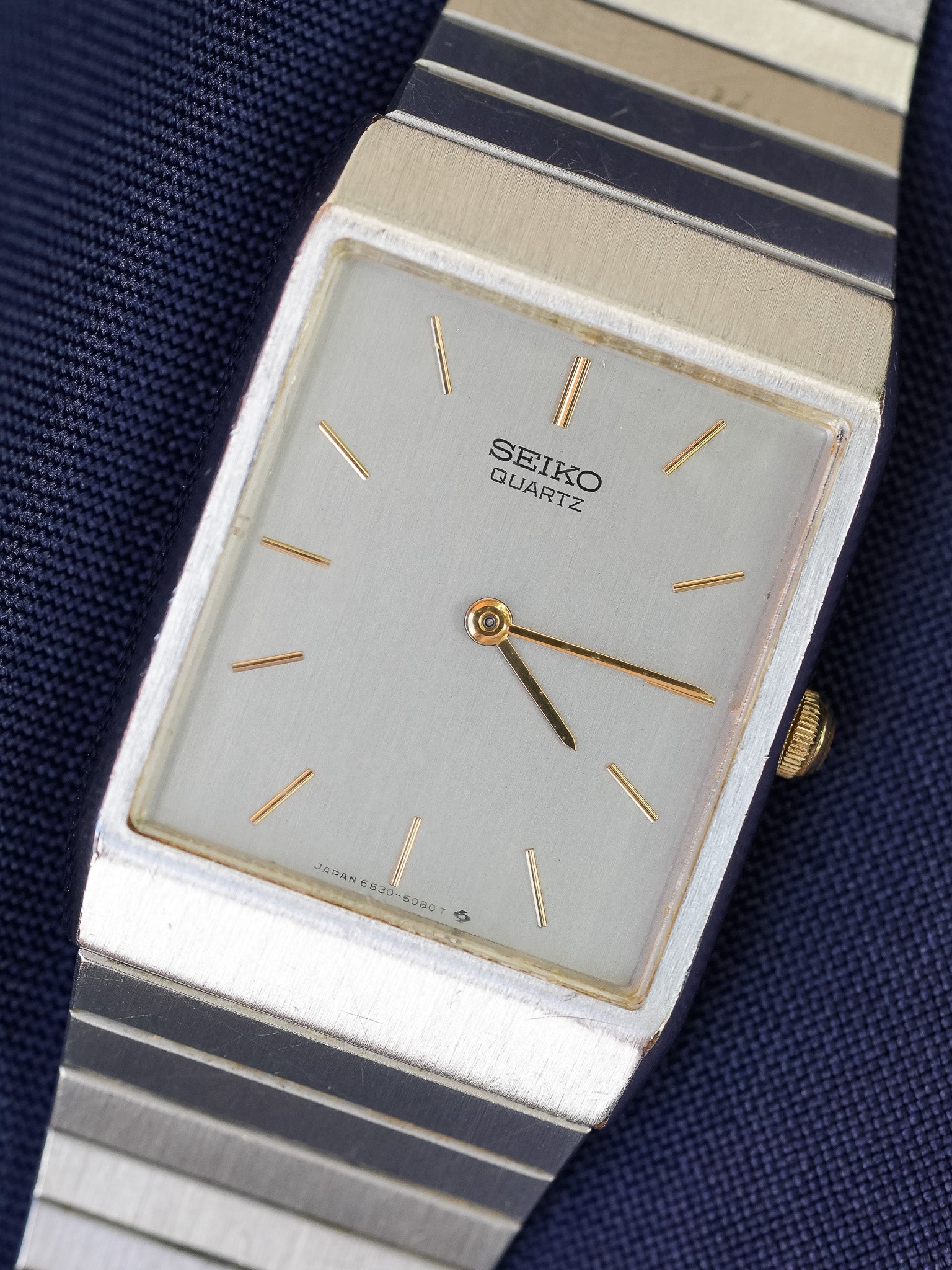 Seiko - Acier Rectangulaire Cadran Argent Index Or - 1984 - Atelier Victor - Vintage Shop