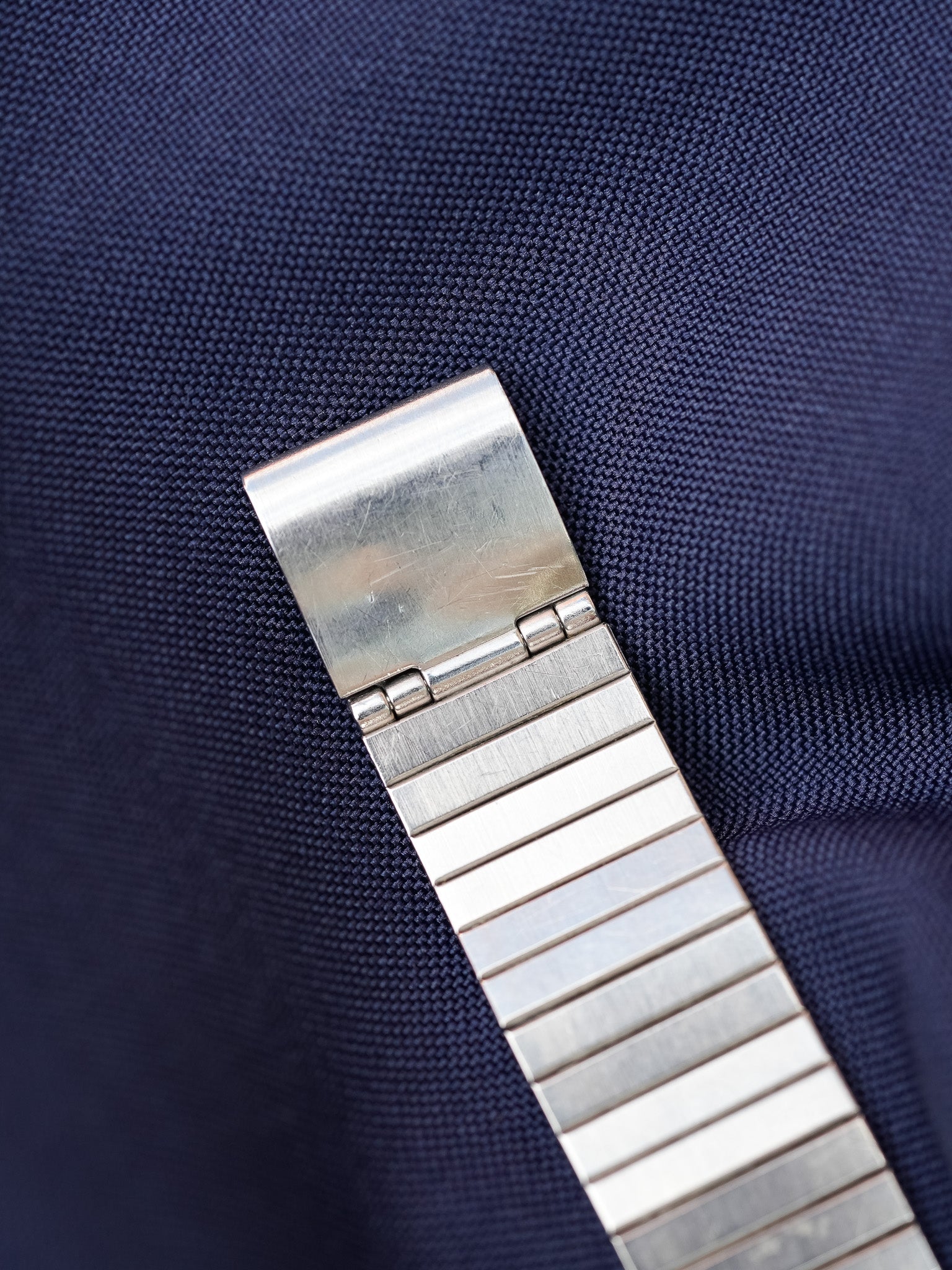 Seiko - Acier Rectangulaire Cadran Argent Index Or - 1984 - Atelier Victor - Vintage Shop