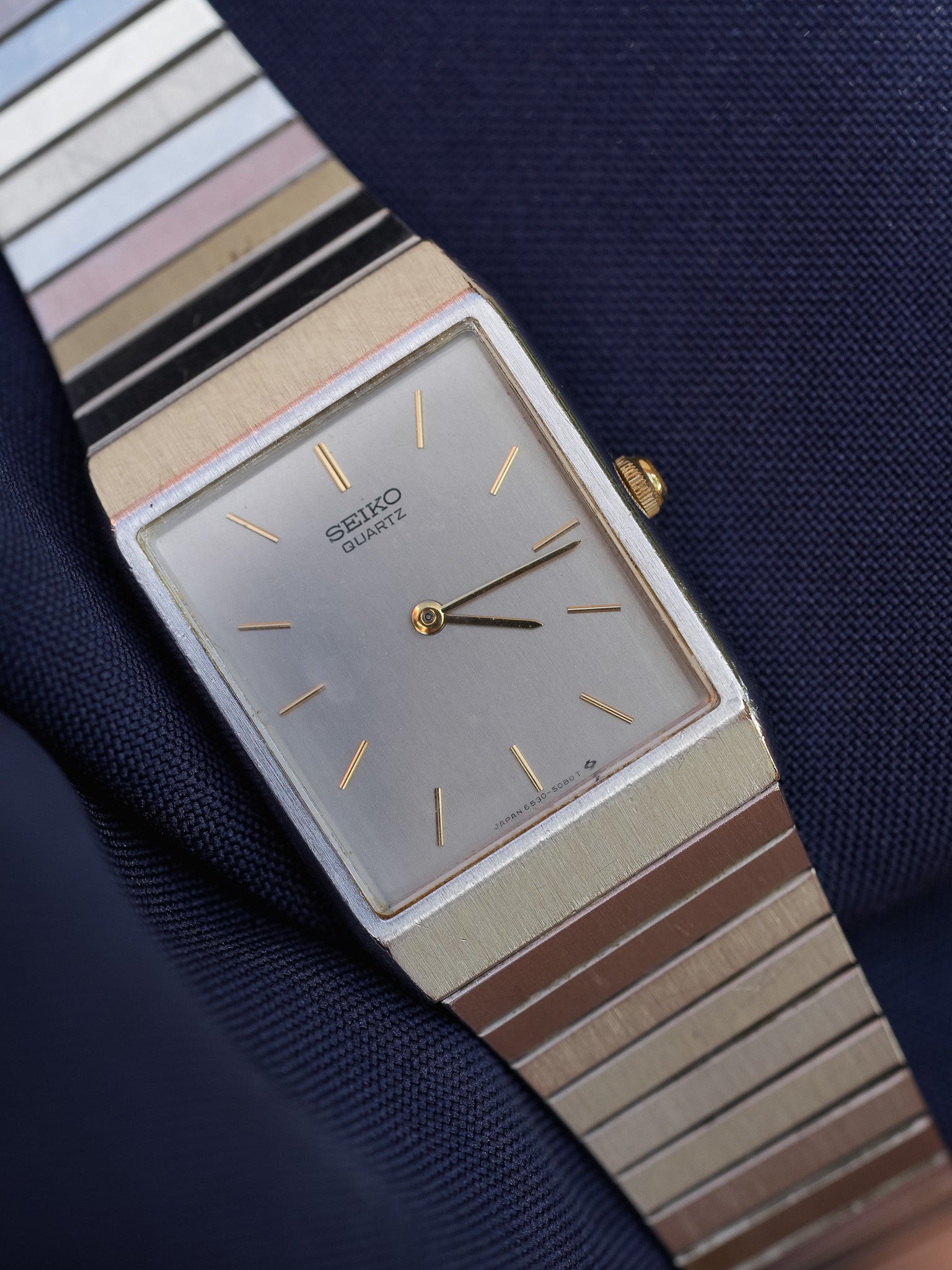 Seiko - Acier Rectangulaire Cadran Argent Index Or - 1984 - Atelier Victor - Vintage Shop