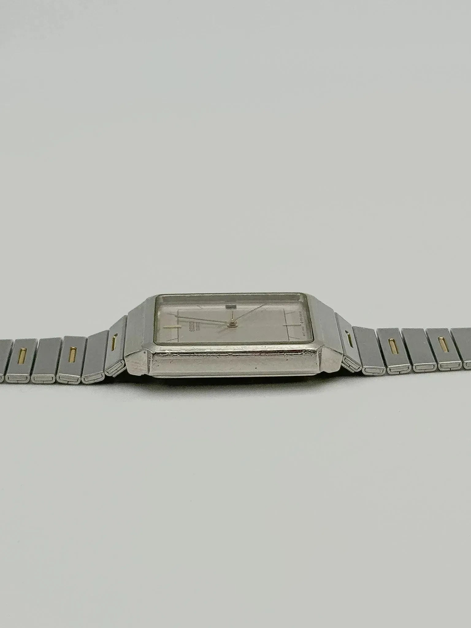Seiko - Acier Strié Doré Bracelet intégré - 1997 - Atelier Victor