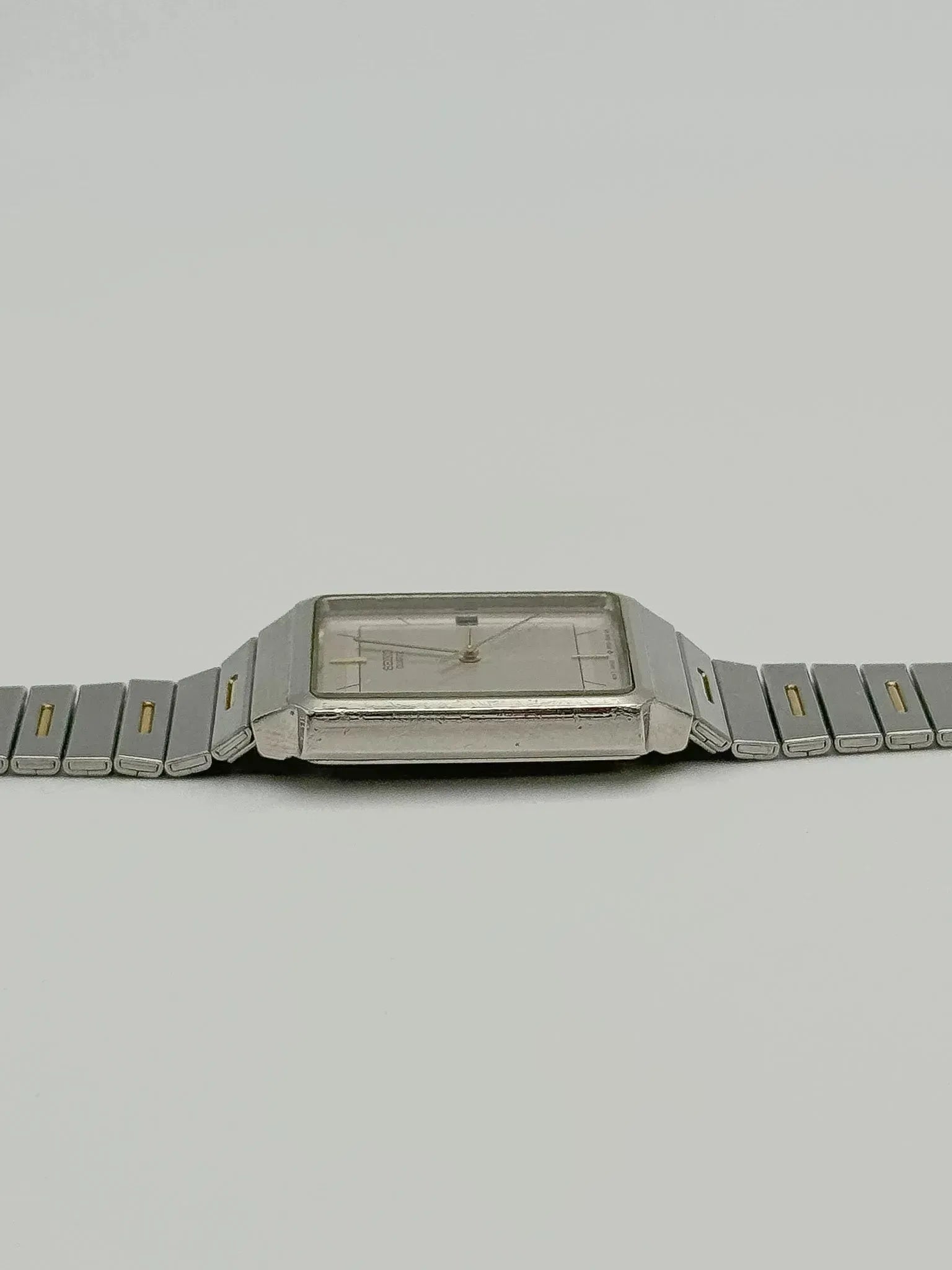 Seiko - Acier Strié Doré Bracelet intégré - 1997 - Atelier Victor