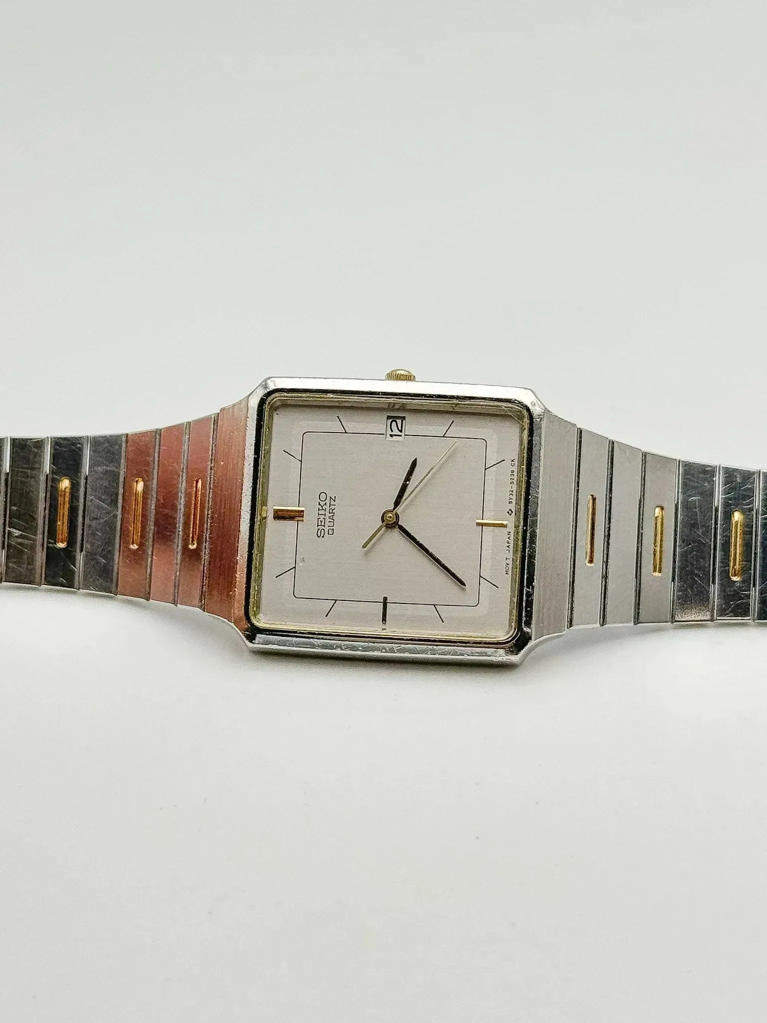 Seiko - Acier Strié Doré Bracelet intégré - 1997 - Atelier Victor