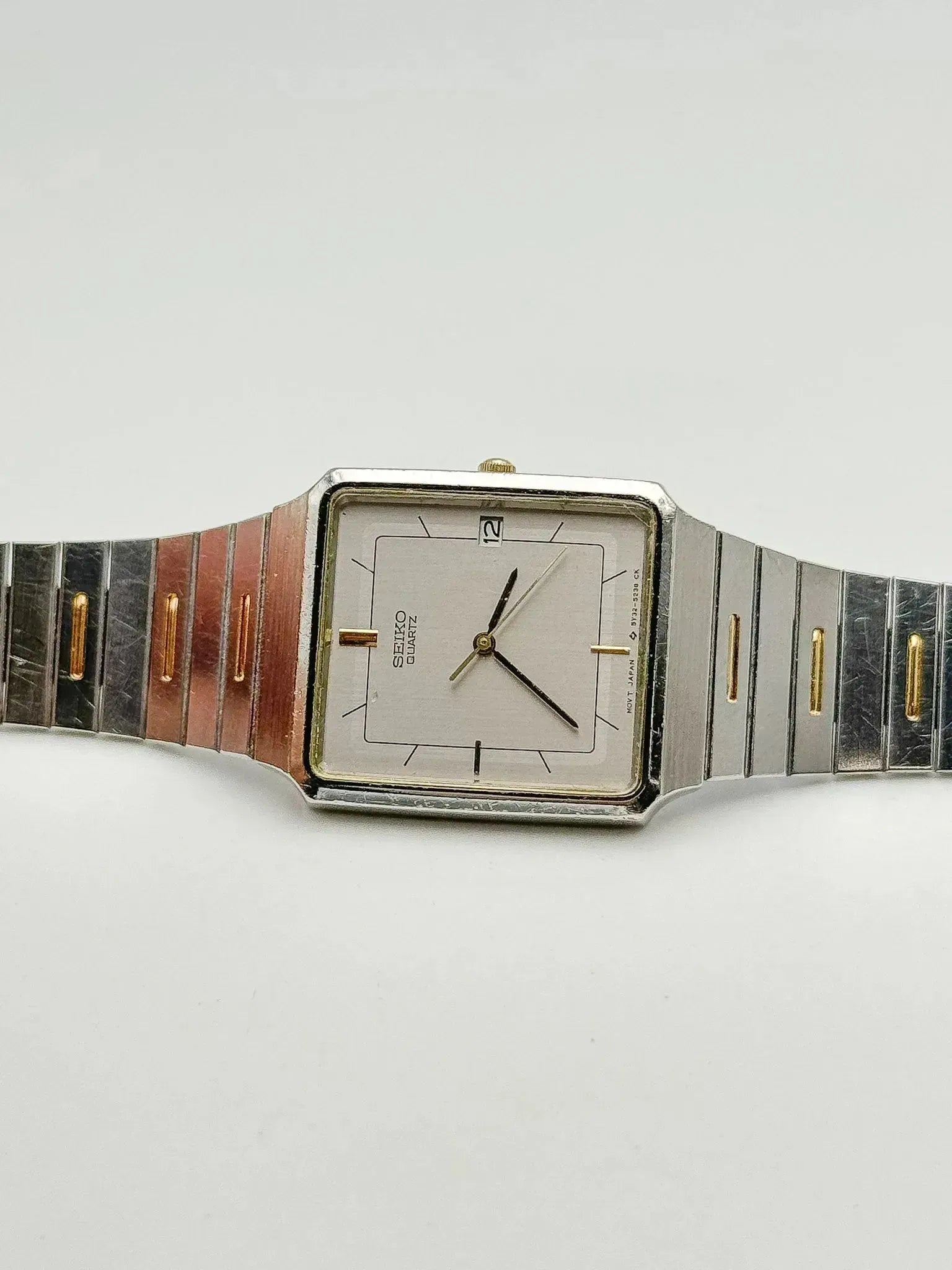 Seiko - Acier Strié Doré Bracelet intégré - 1997 - Atelier Victor