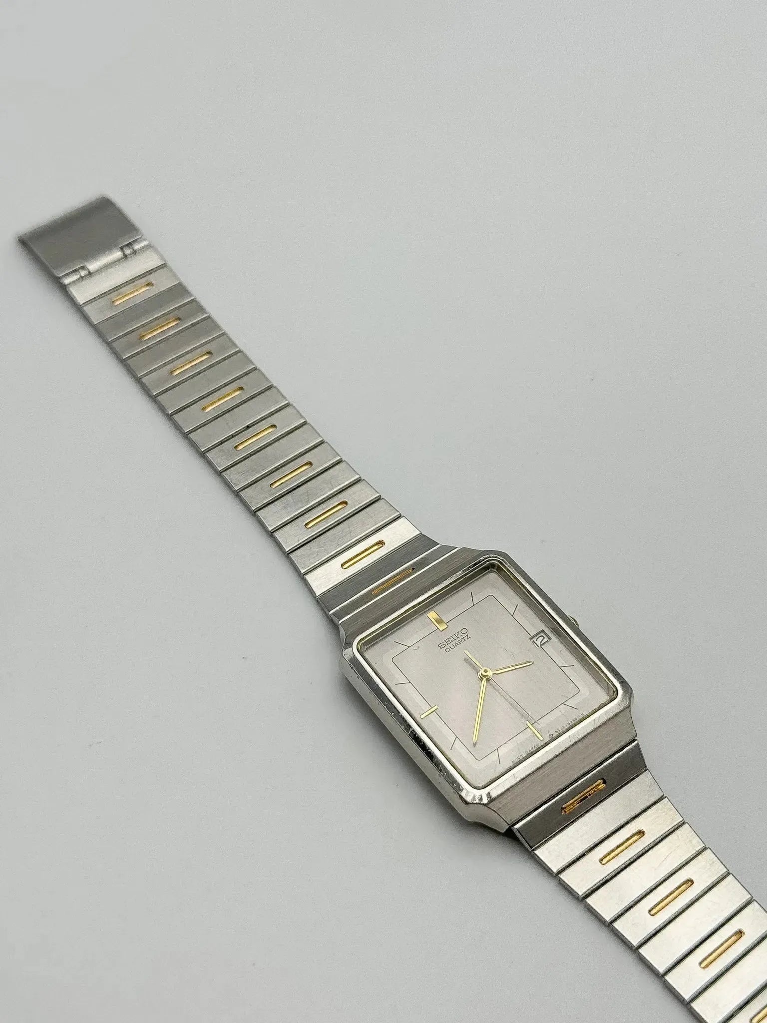 Seiko - Acier Strié Doré Bracelet intégré - 1997 - Atelier Victor - Vintage Shop