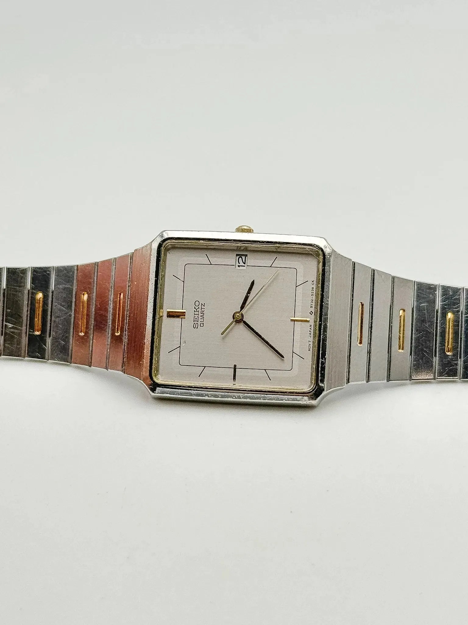 Seiko - Acier Strié Doré Bracelet intégré - 1997 - Atelier Victor - Vintage Shop