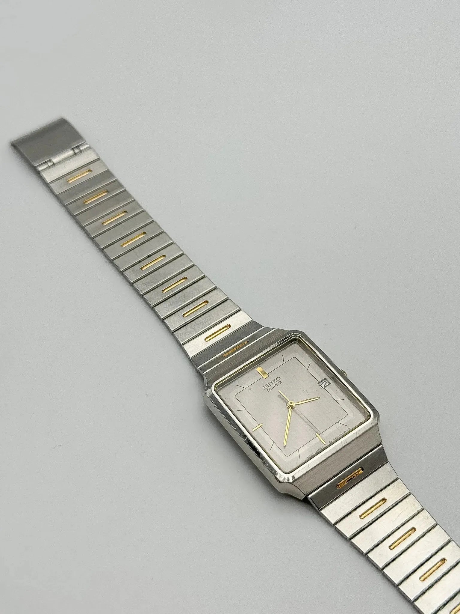 Seiko - Acier Strié Doré Bracelet intégré - 1997 - Atelier Victor - Vintage Shop