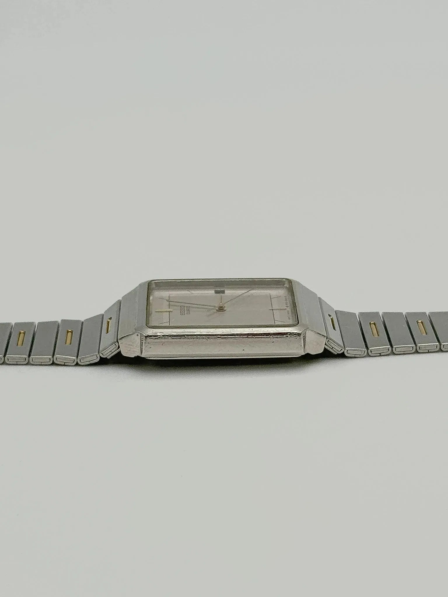 Seiko - Acier Strié Doré Bracelet intégré - 1997 - Atelier Victor - Vintage Shop