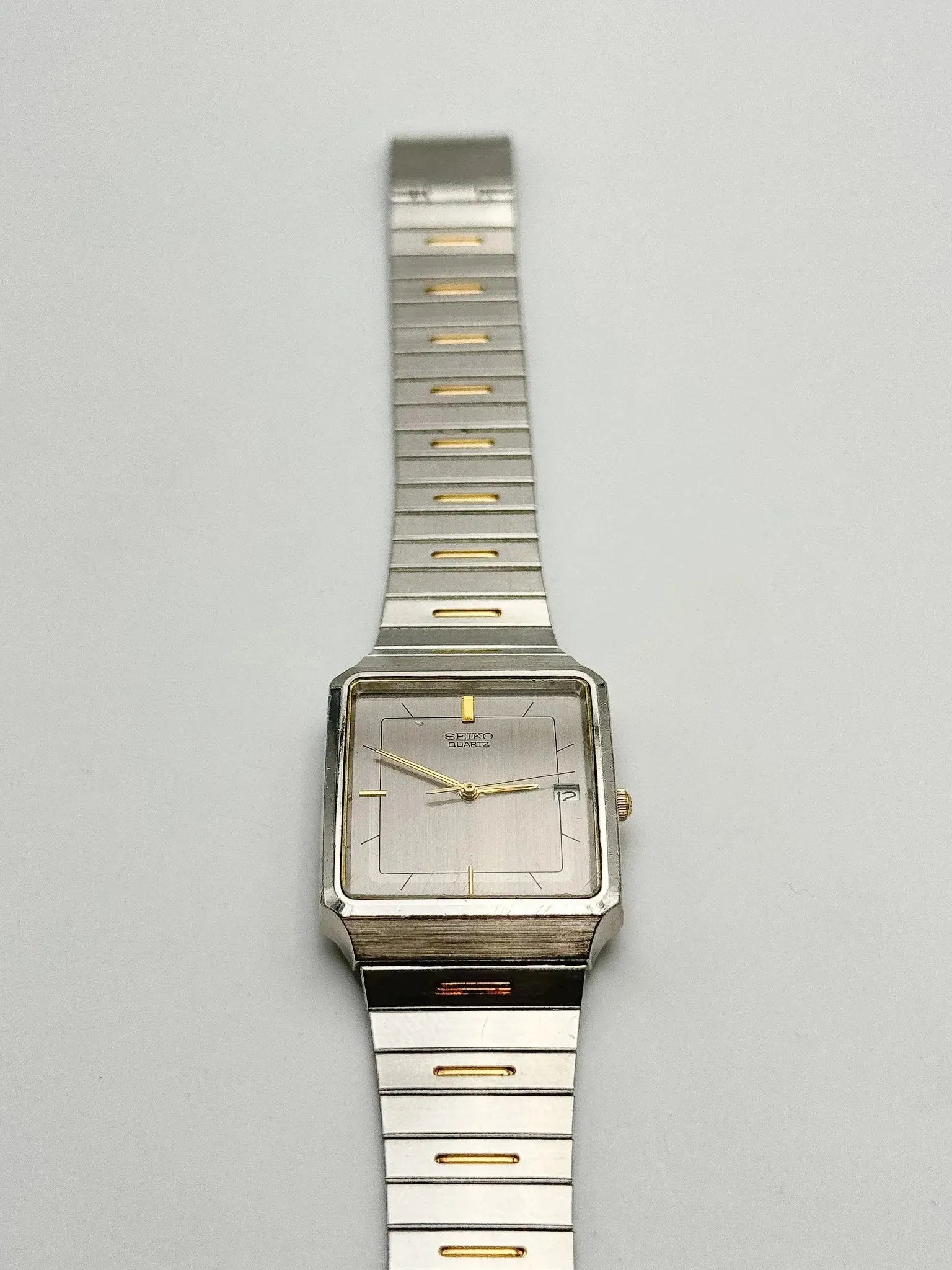 Seiko - Acier Strié Doré Bracelet intégré - 1997 - Atelier Victor - Vintage Shop